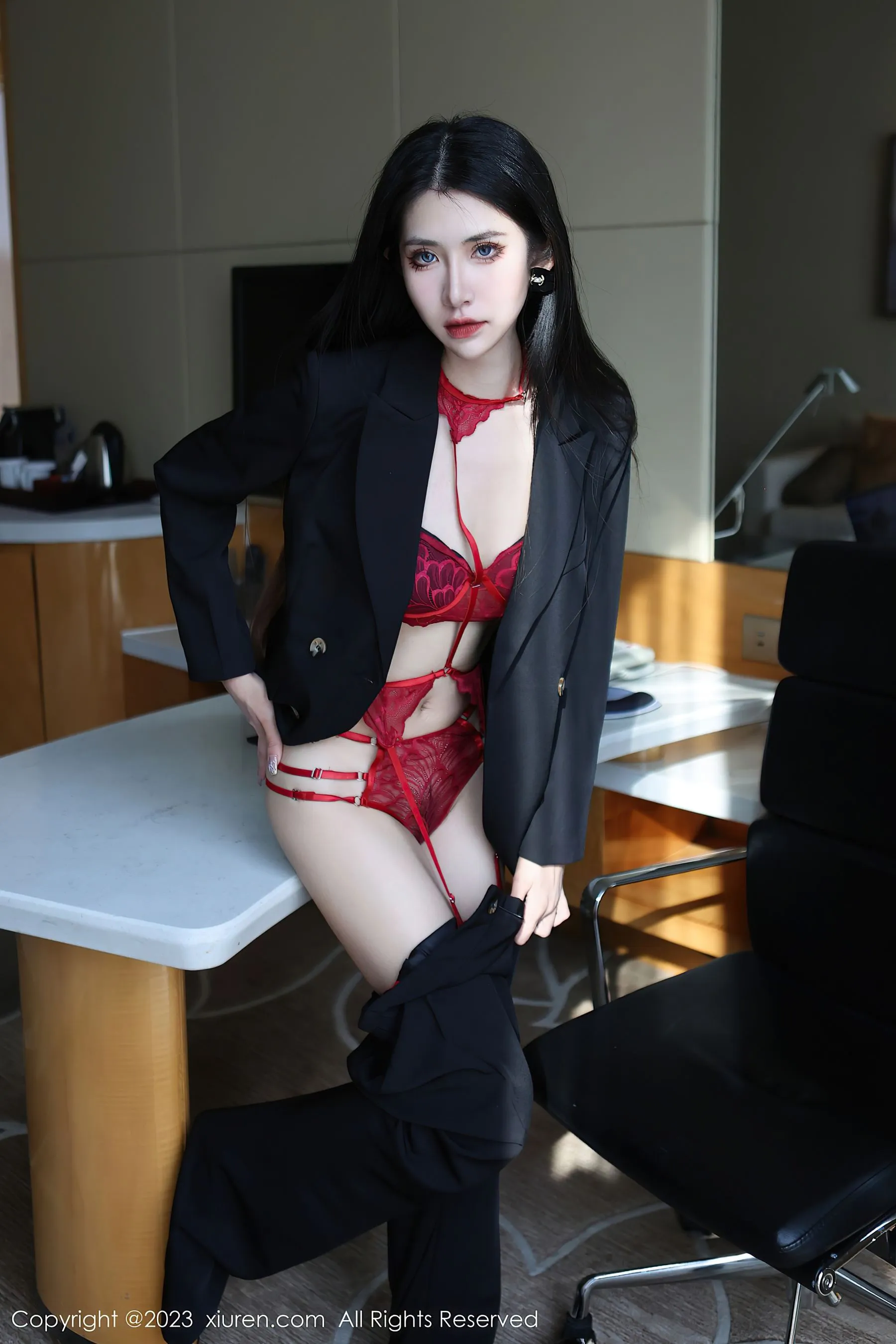  秀人网 No.6402 依娜Yina 美腿新人