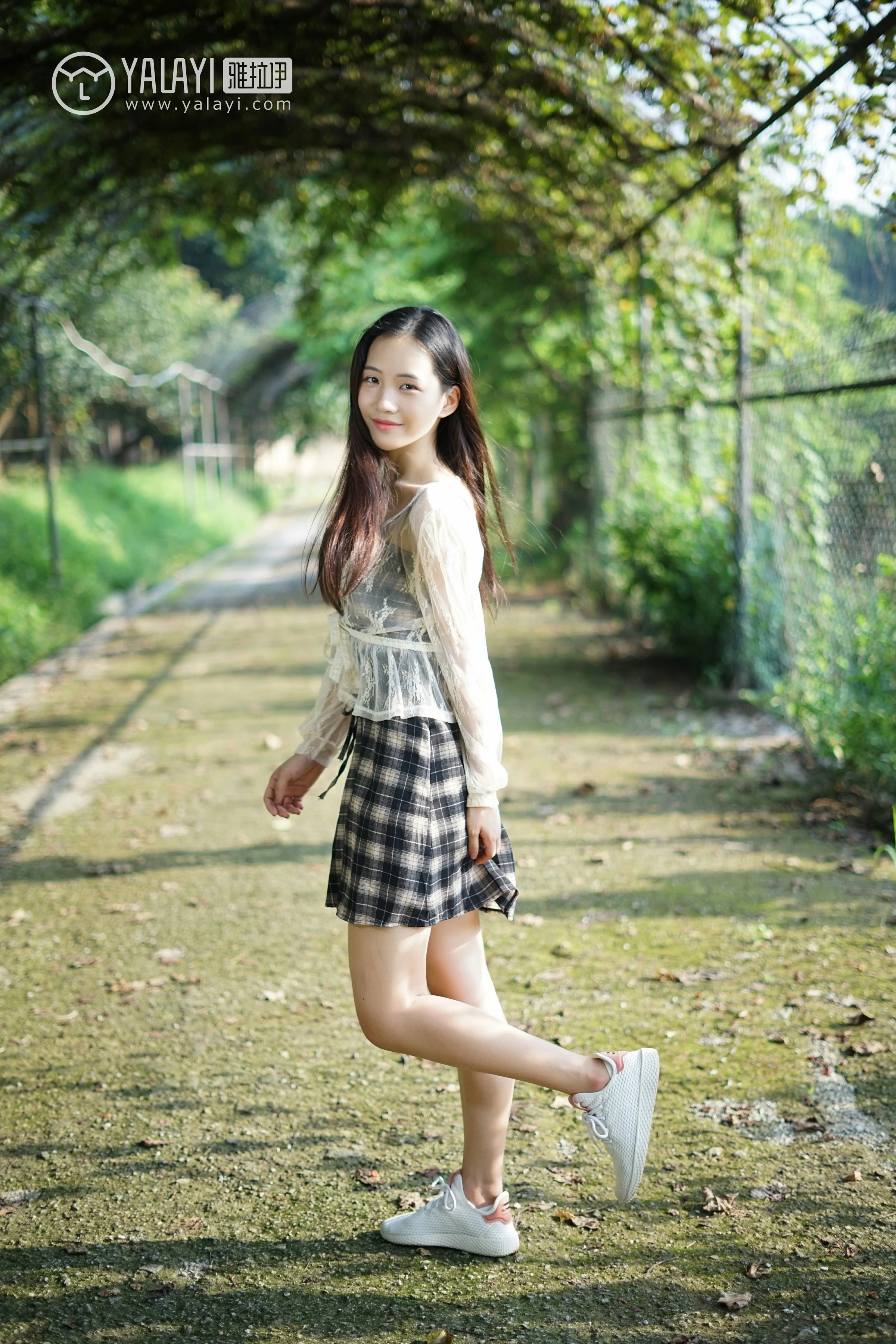 [YALAYI雅拉伊]NO.029 纯粹之心 卡柔 透视蕾丝上衣加吊带连衣裙性感私房写真集第7张