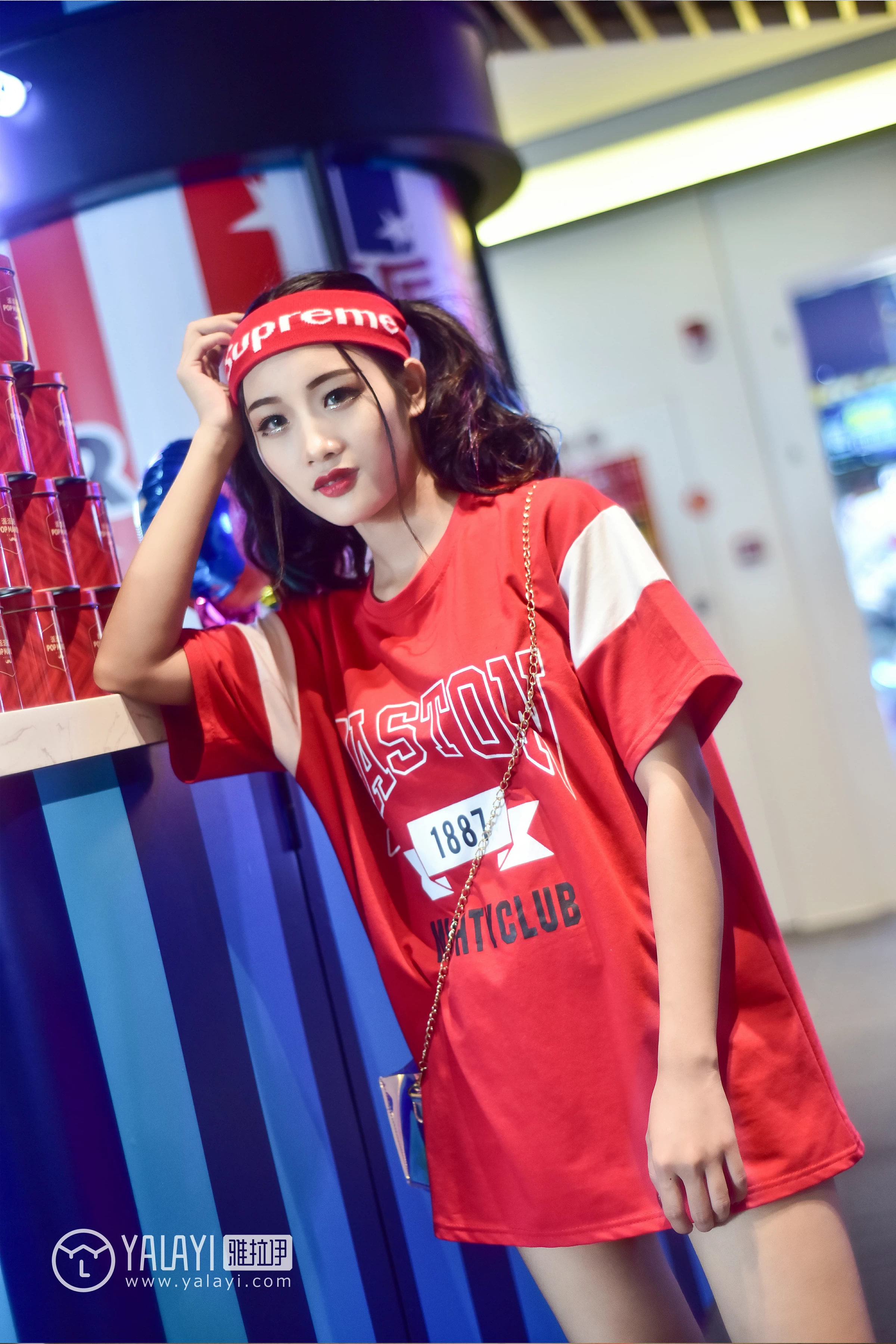 [YALAYI雅拉伊]NO.031 周末时光 兔洱 红色短袖加牛仔热裤性感私房写真集第6张