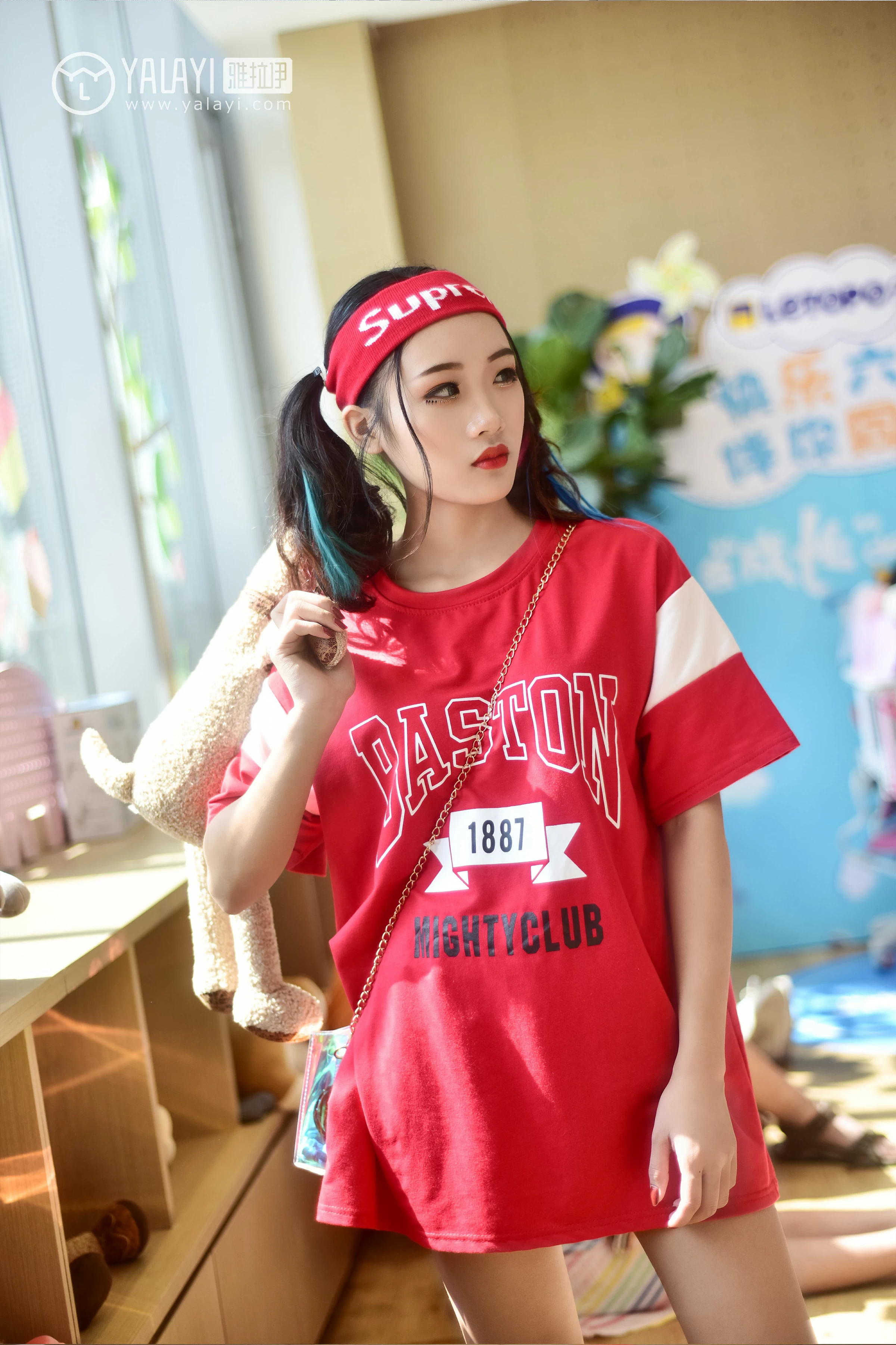 [YALAYI雅拉伊]NO.031 周末时光 兔洱 红色短袖加牛仔热裤性感私房写真集第11张