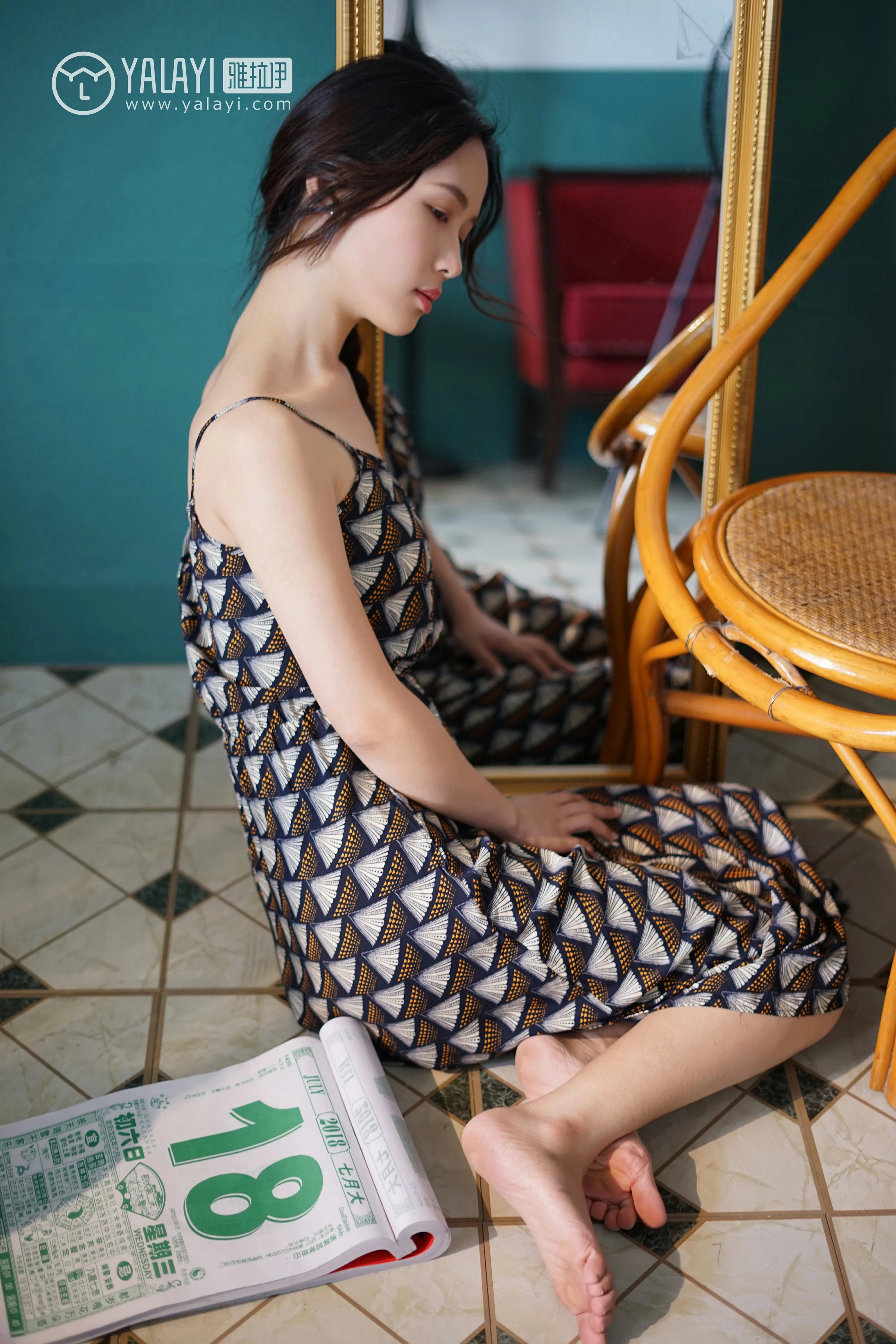 [YALAYI雅拉伊]NO.034 初见 卡柔 白色紧身旗袍与黑色吊带连衣裙性感私房写真集第10张
