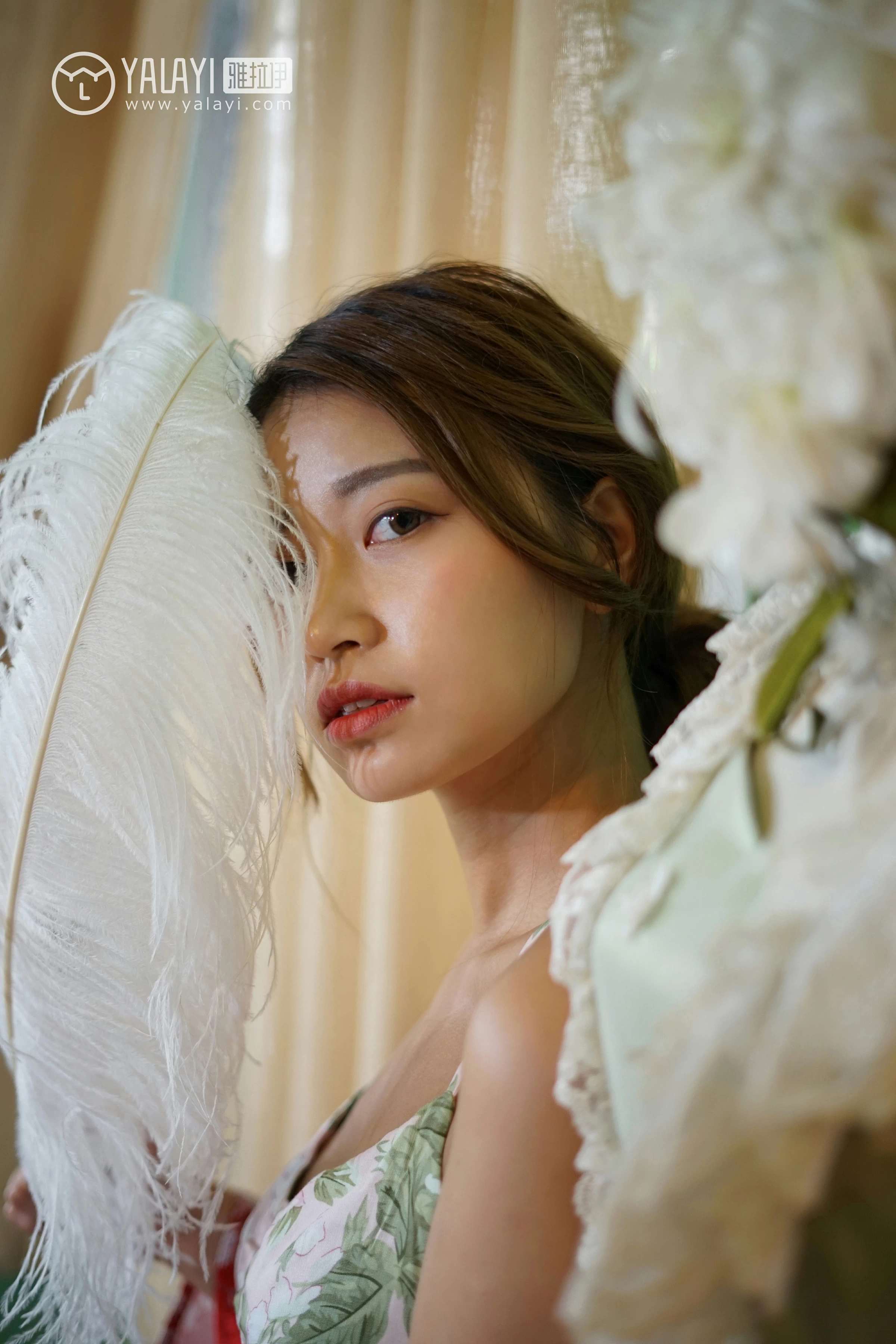[YALAYI雅拉伊]NO.035 下雨天你在思念谁 饰媛 红色睡衣加粉色吊带连衣裙性感私房写真集第2张