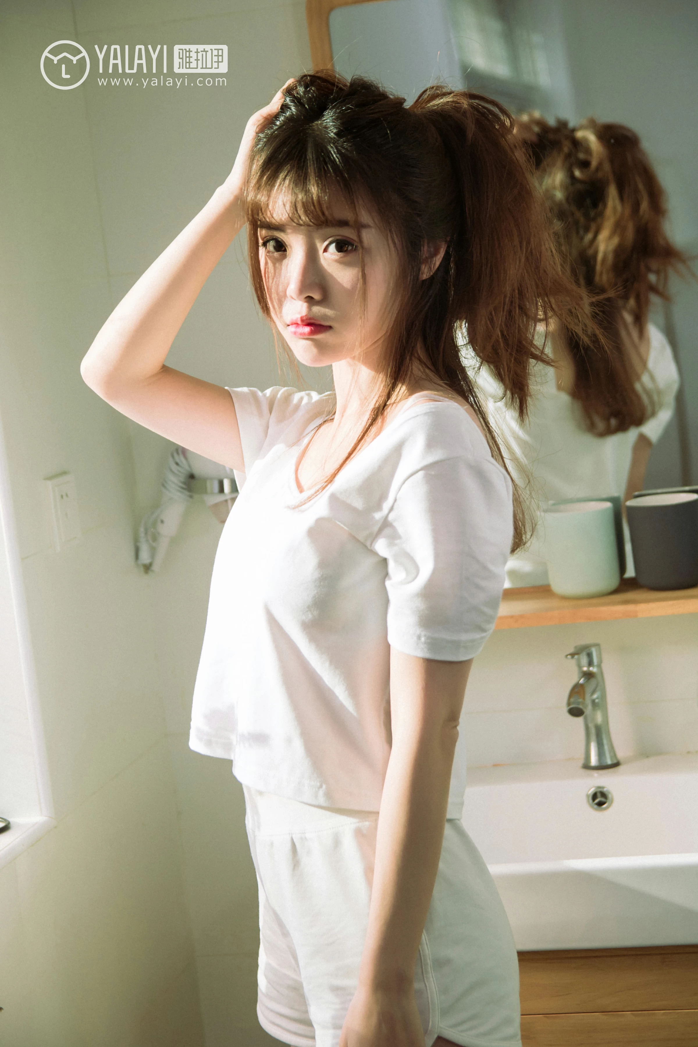 [YALAYI雅拉伊]NO.036 小美好 阳阳 白色衬衫与短袖加白色短裤性感私房写真集第5张