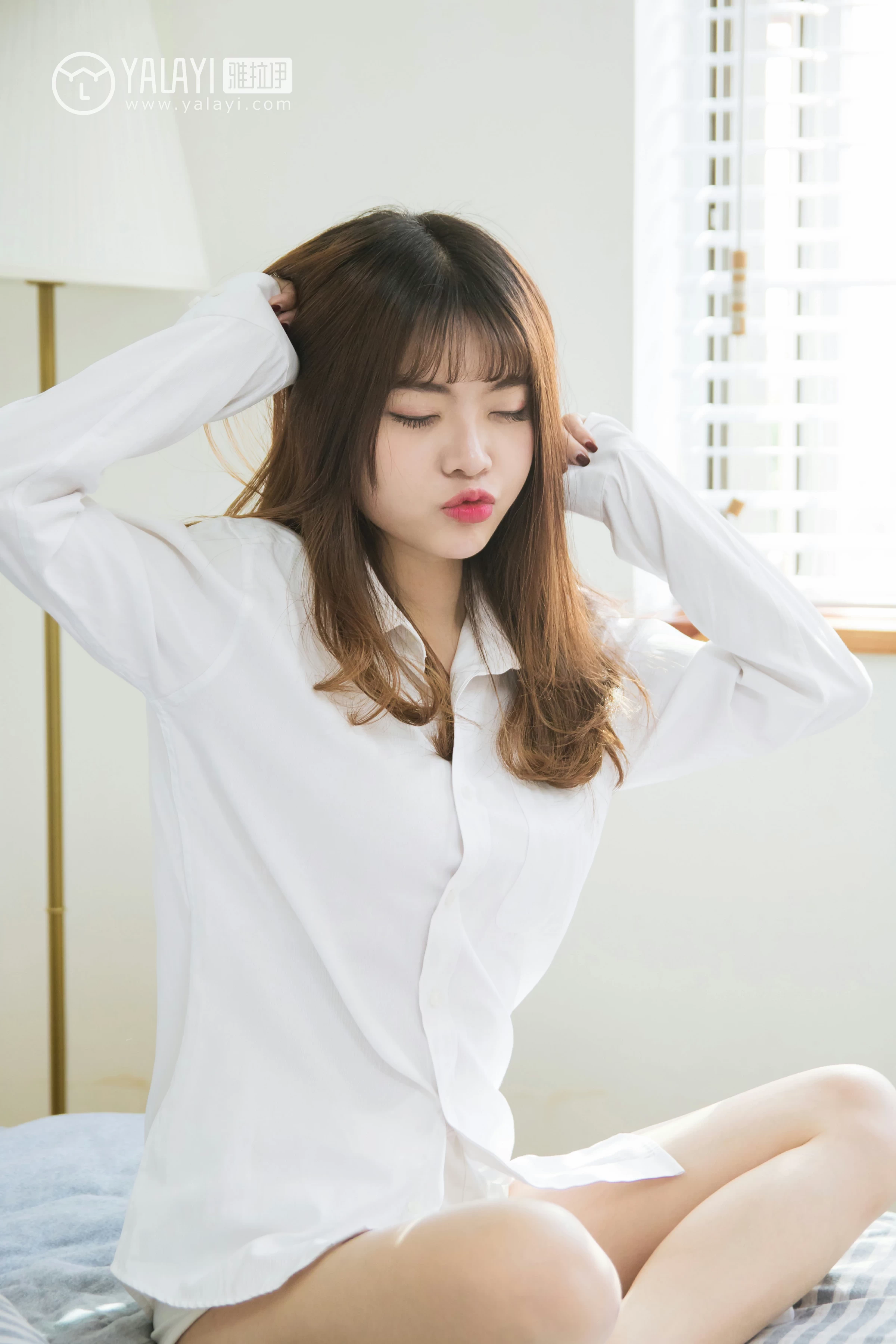 [YALAYI雅拉伊]NO.036 小美好 阳阳 白色衬衫与短袖加白色短裤性感私房写真集第8张