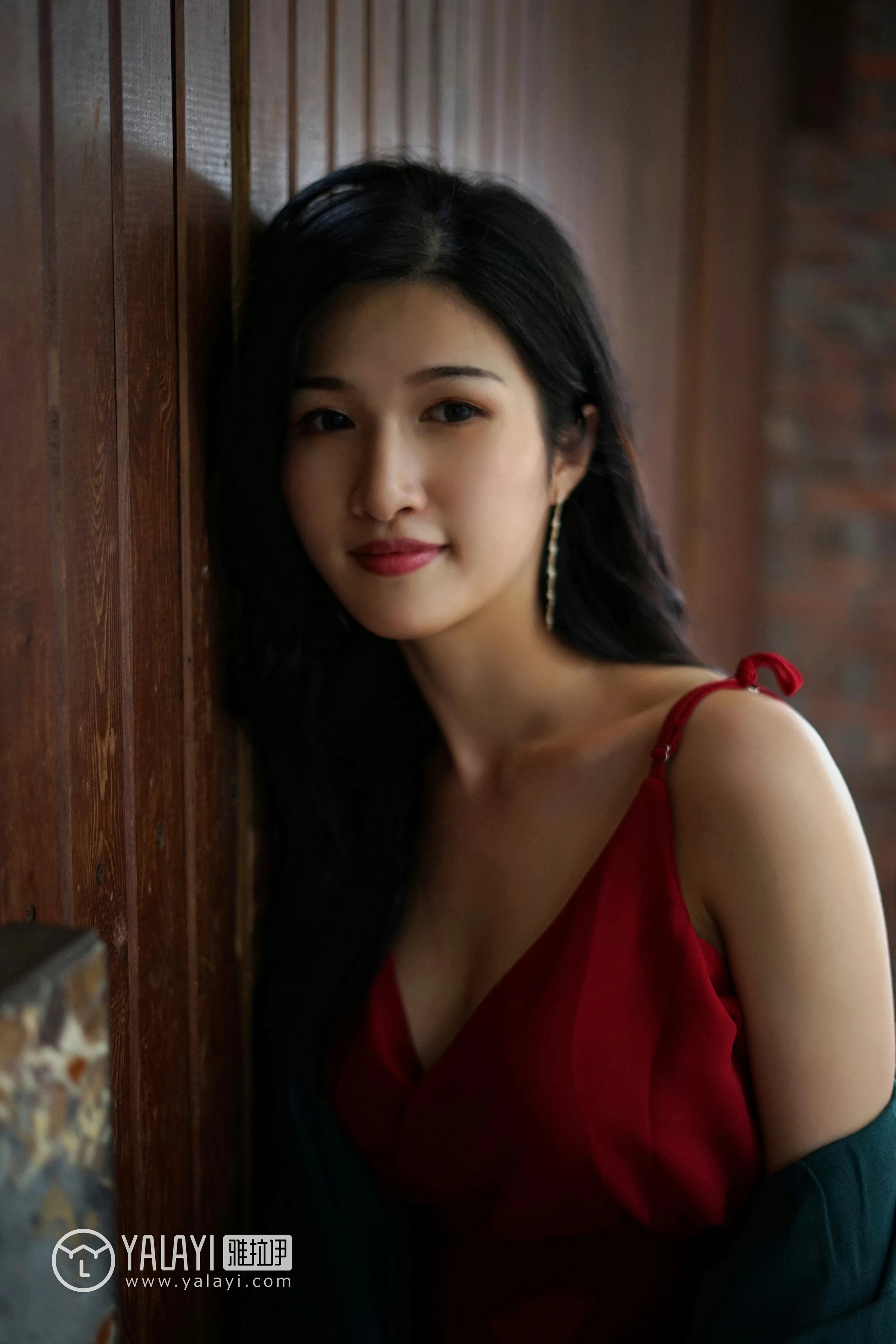 [YALAYI雅拉伊]NO.040 浮光掠影 半梦半醒 塔塔 吊带连衣裙加粉色蕾丝内衣性感私房写真集第3张