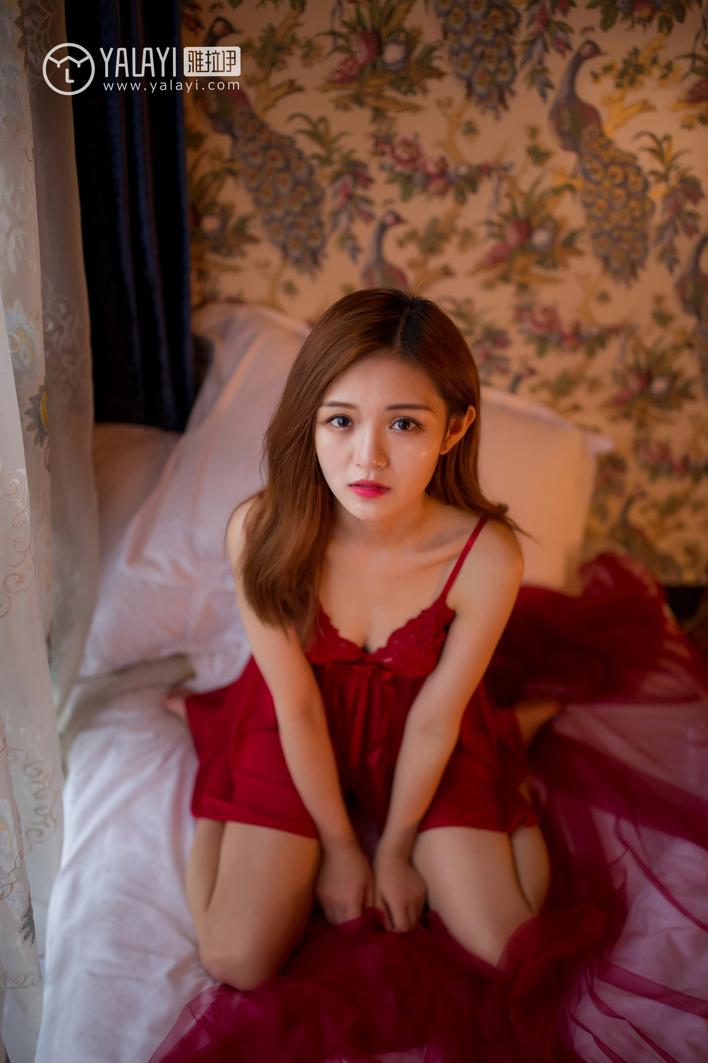 [YALAYI雅拉伊]NO.044 遗落红紗 赵欣怡 红色吊带蕾丝睡衣裙性感私房写真集第5张