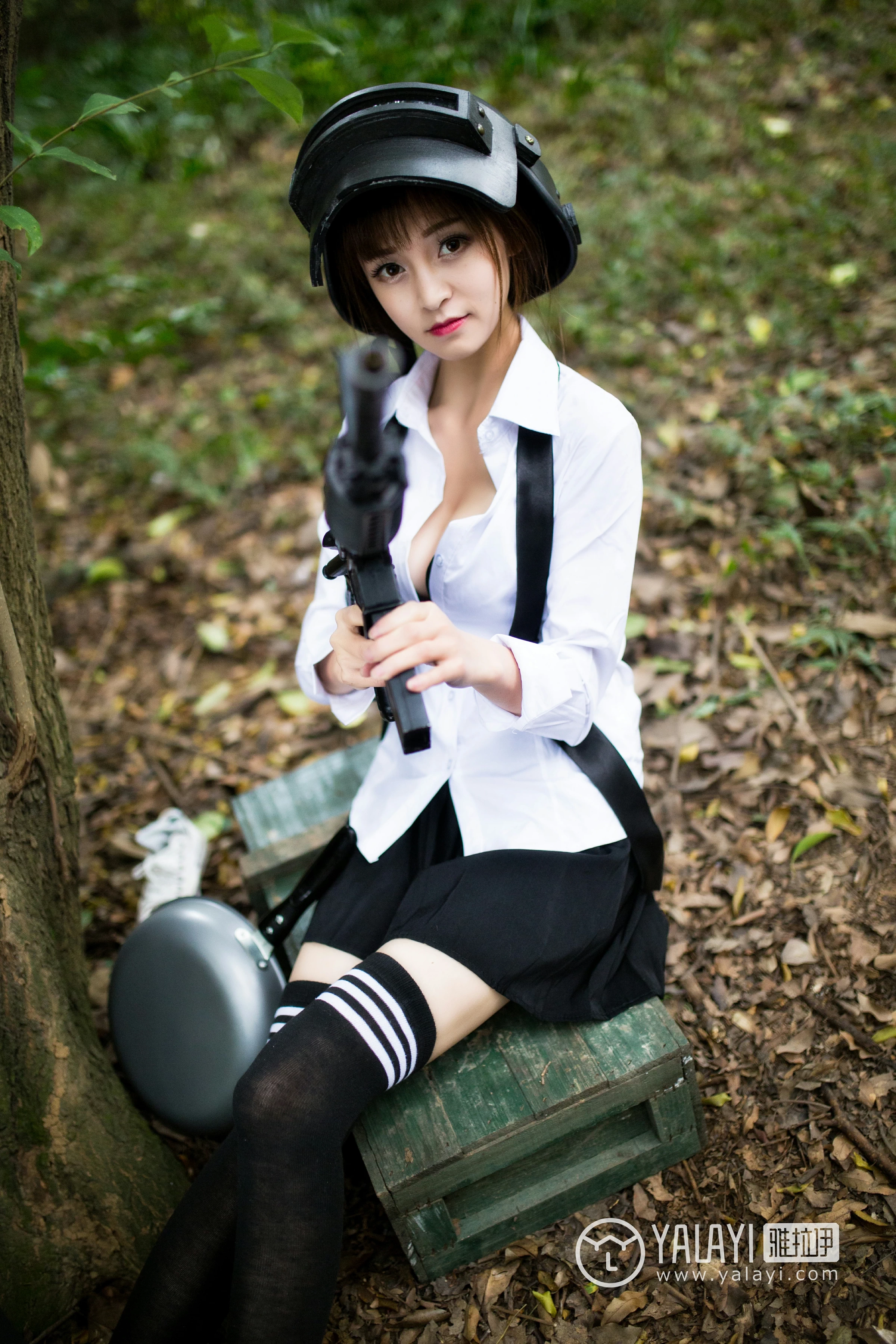 [YALAYI雅拉伊]NO.054 吃鸡少女 蘑菇 黑色内衣与黑色短裙加黑色丝袜美腿性感私房写真集第15张