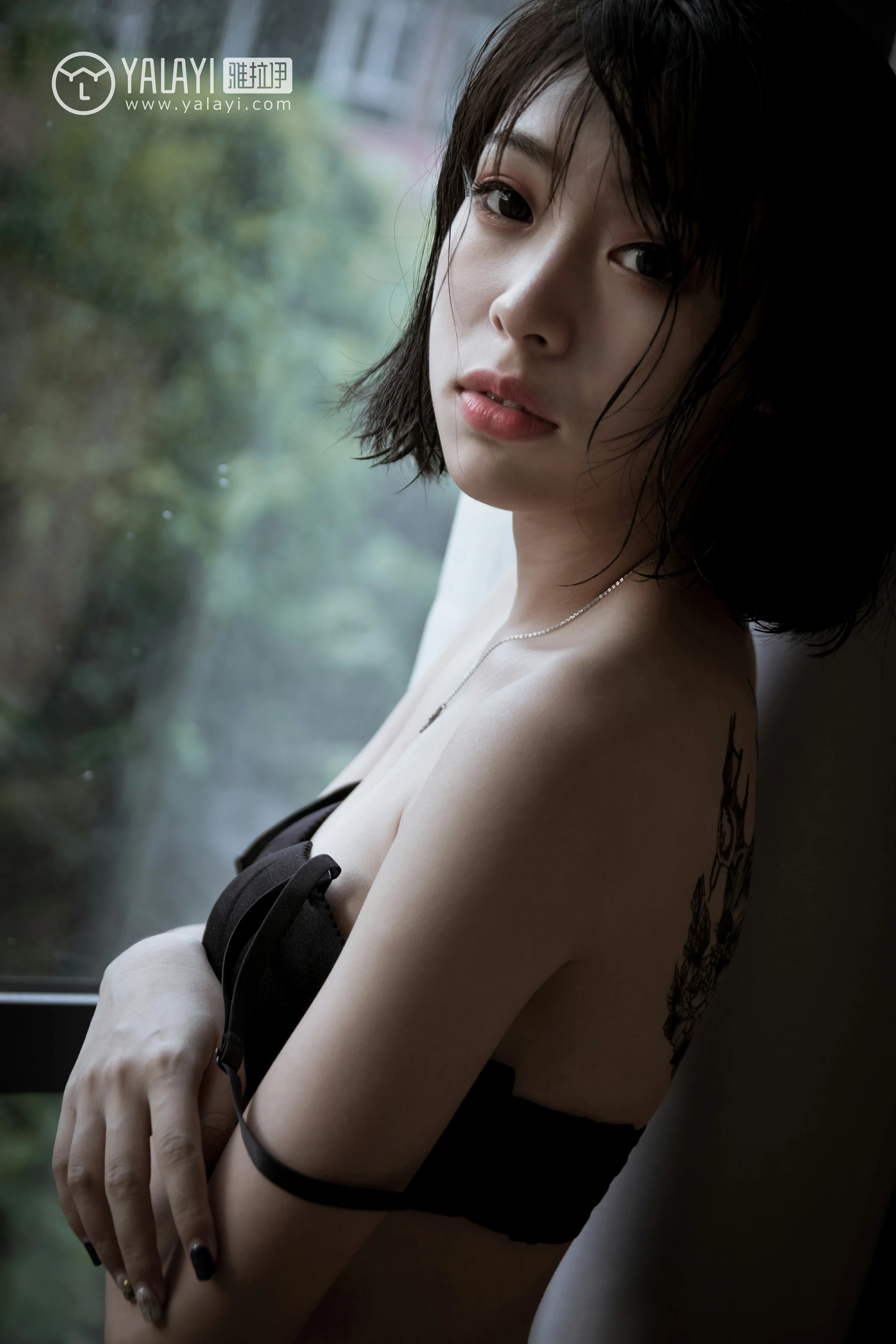 [YALAYI雅拉伊]NO.058 幻象气球 小杨 黑色性感内衣私房写真集第4张