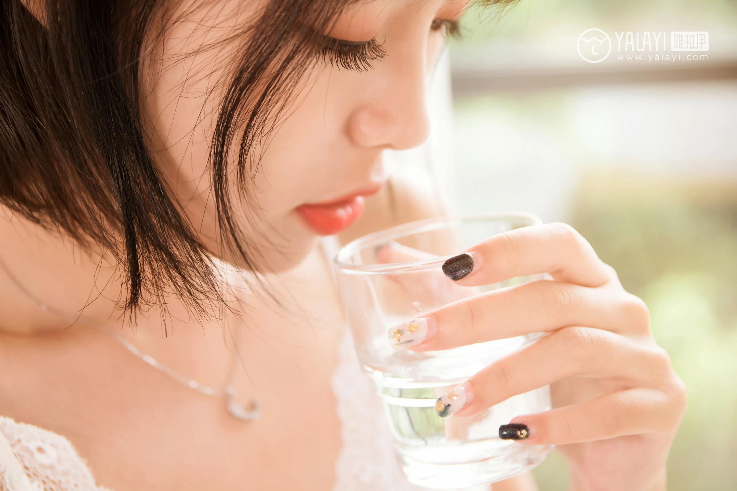 [YALAYI雅拉伊]NO.063 早晨 小杨 白色透视蕾丝连衣裙性感私房写真集第9张