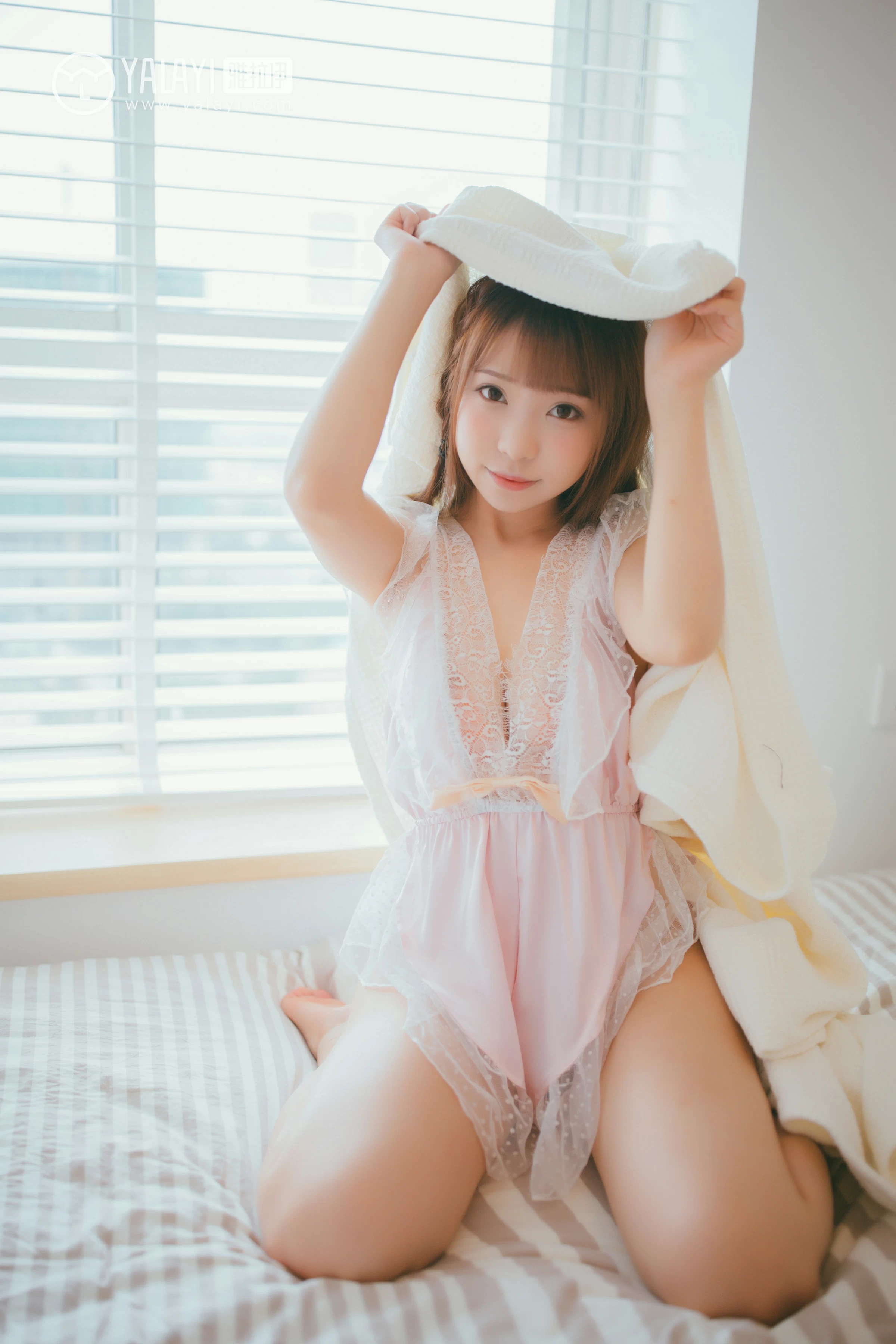 [YALAYI雅拉伊]NO.064 凝望 水花儿 透视情趣内衣与淡蓝色蕾丝睡衣性感私房写真集第7张