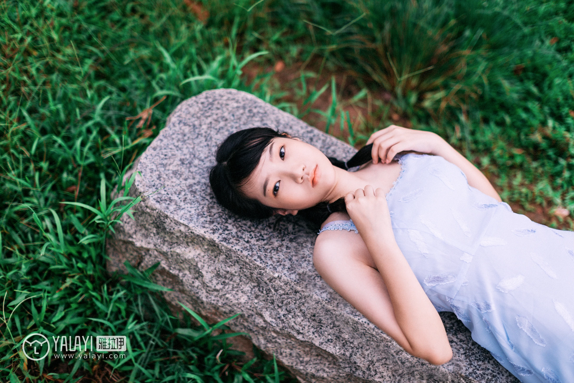 [YALAYI雅拉伊]NO.082 绿喜青花 Doubleyu 淡蓝色吊带连衣裙清纯可爱私房写真集第9张