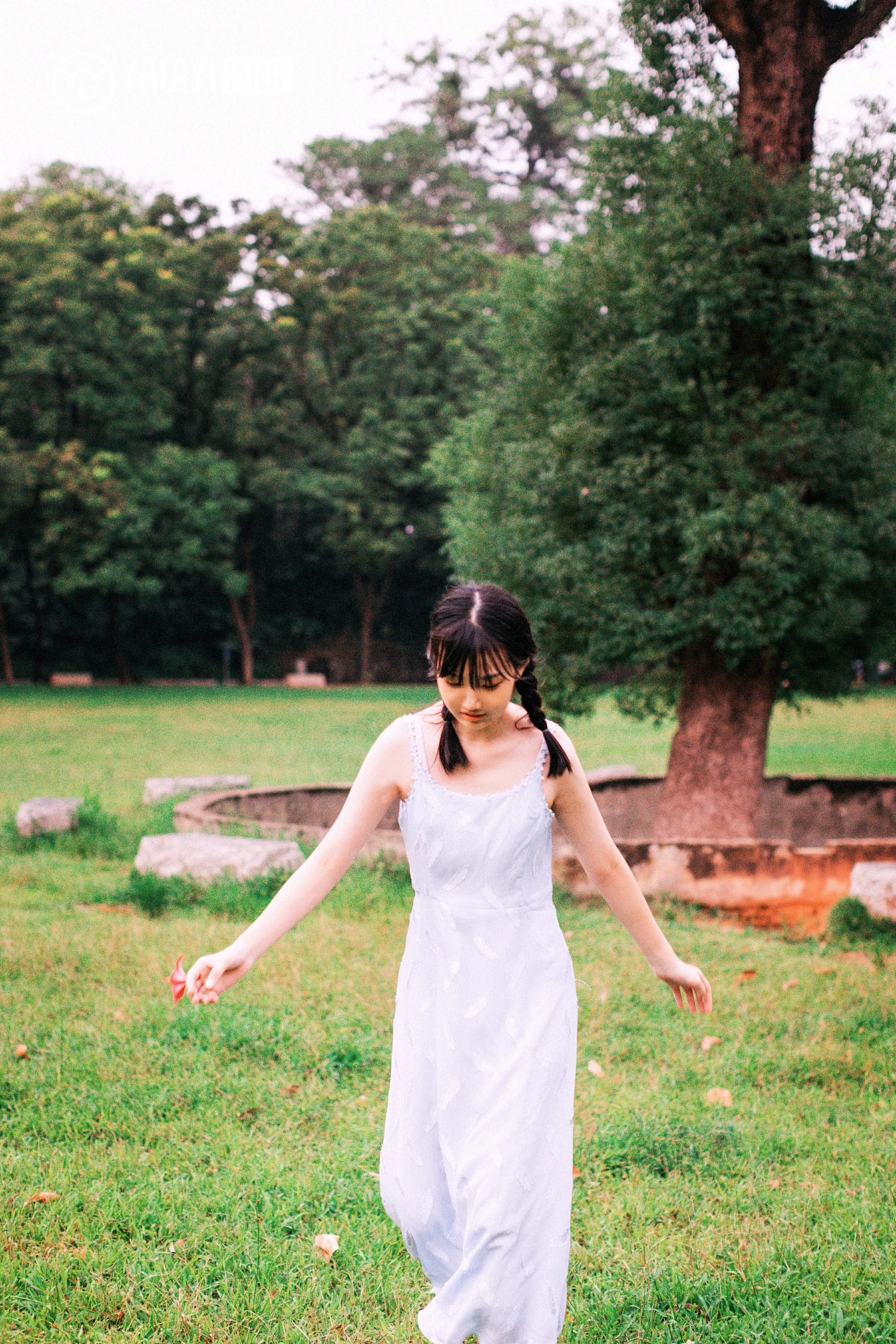 [YALAYI雅拉伊]NO.082 绿喜青花 Doubleyu 淡蓝色吊带连衣裙清纯可爱私房写真集第11张