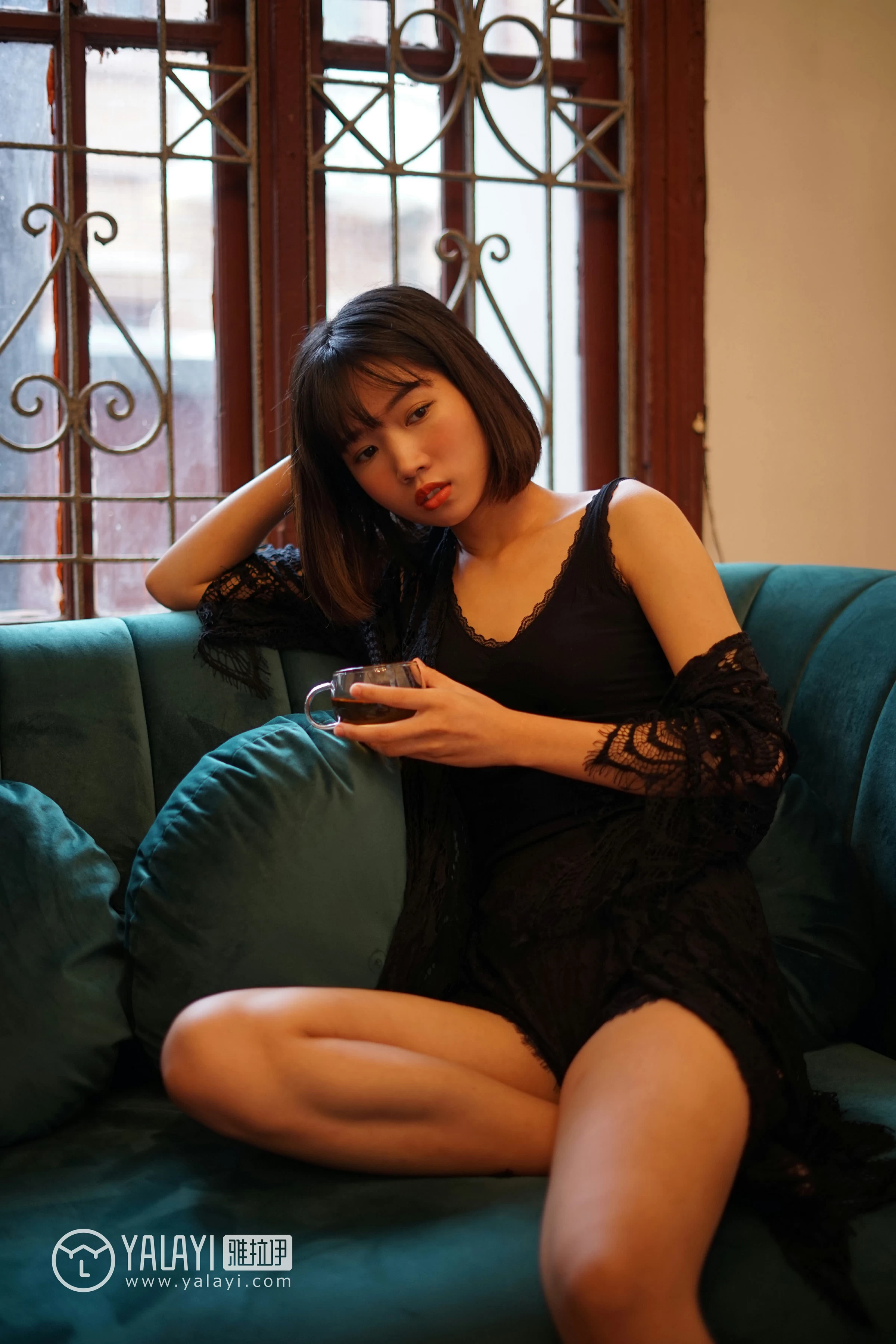 [YALAYI雅拉伊]NO.084 淤青 公主小兔子 黑色透视上衣加蕾丝镂空短裤性感私房写真集第2张