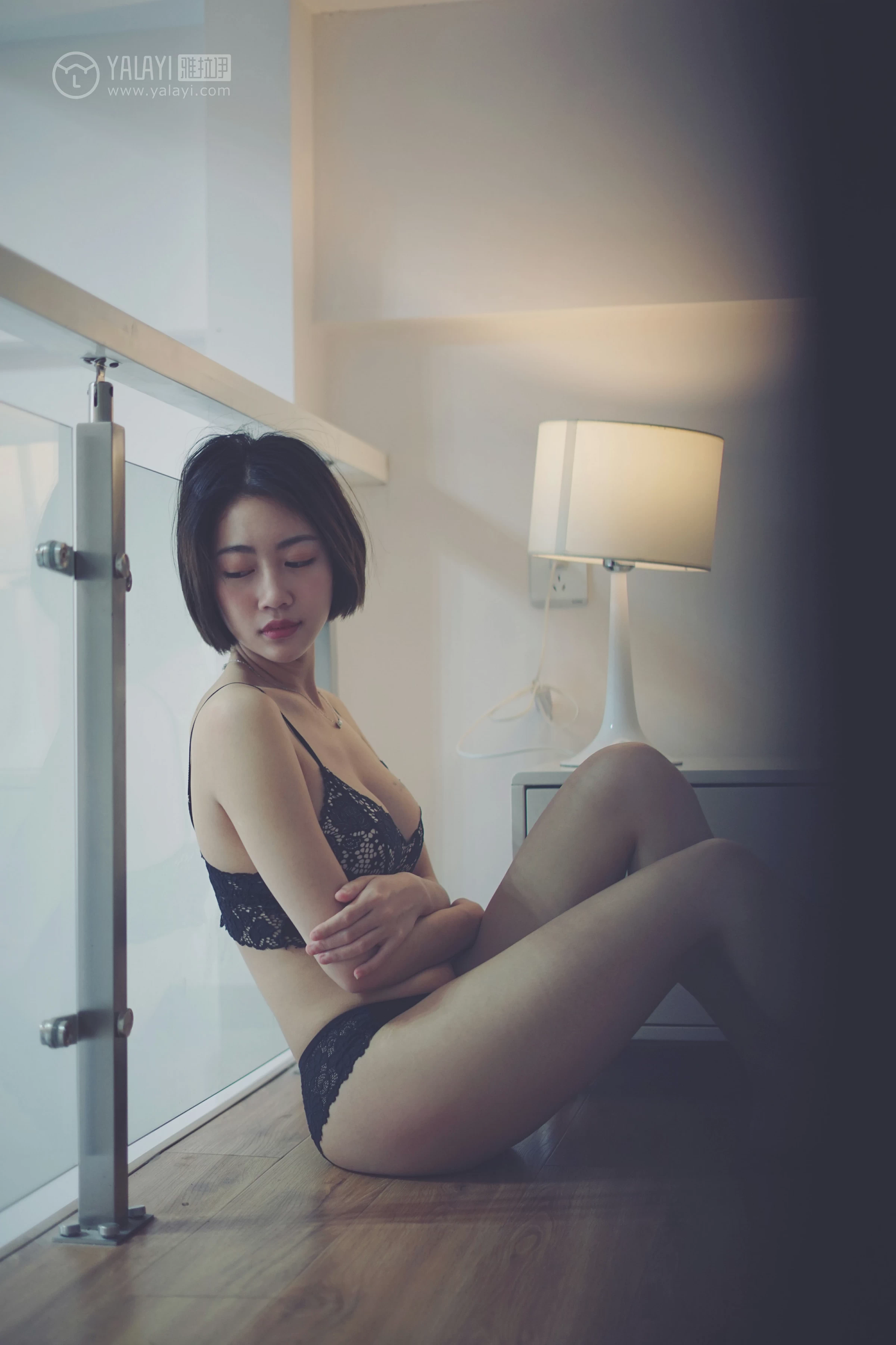 [YALAYI雅拉伊]NO.087 灯暖衣轻 肖萧 白色短袖加黑色透视蕾丝内衣性感私房写真集第9张