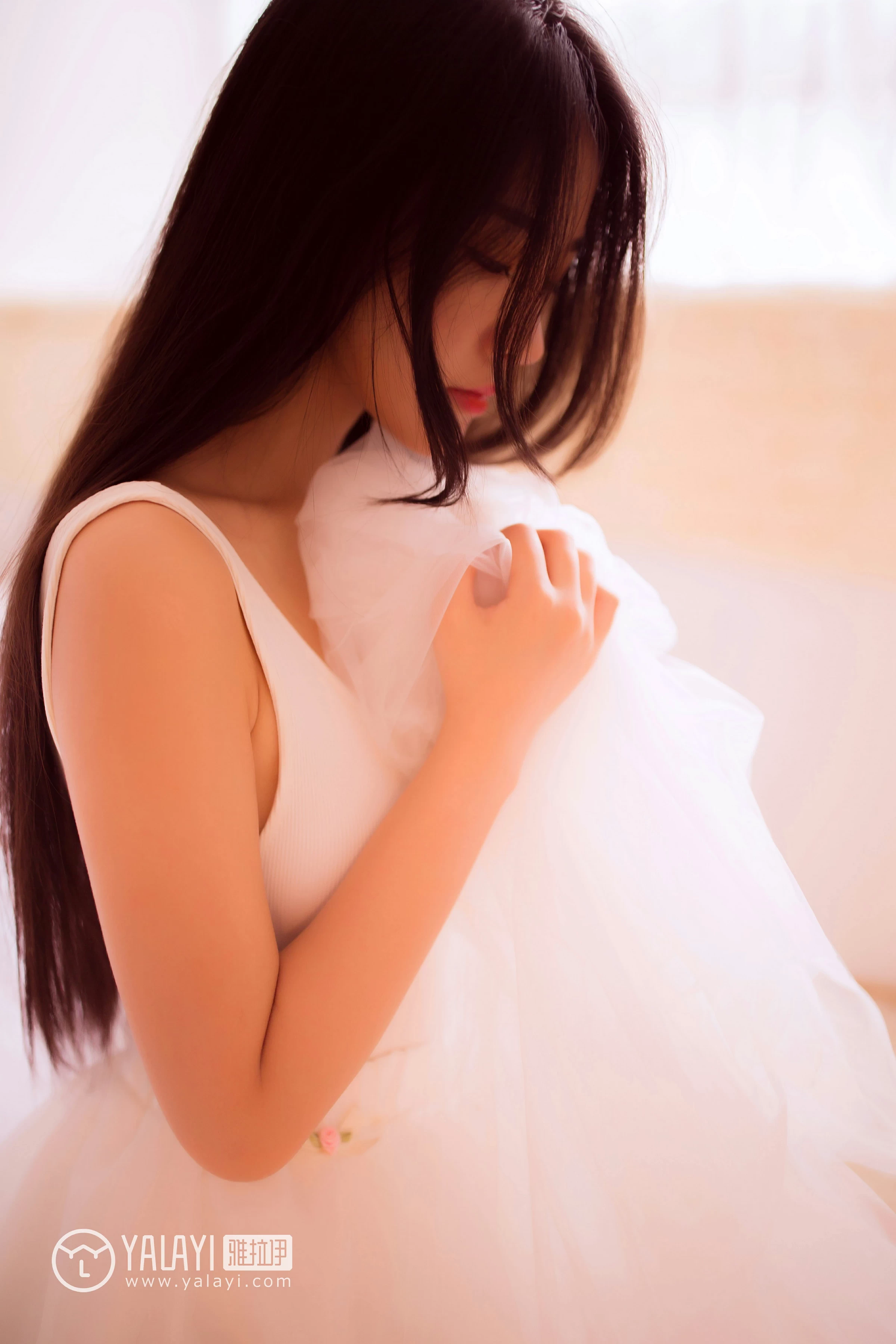 [YALAYI雅拉伊]NO.089 同一个童话 刘小美 白色吊带芭蕾舞裙性感私房写真集第5张