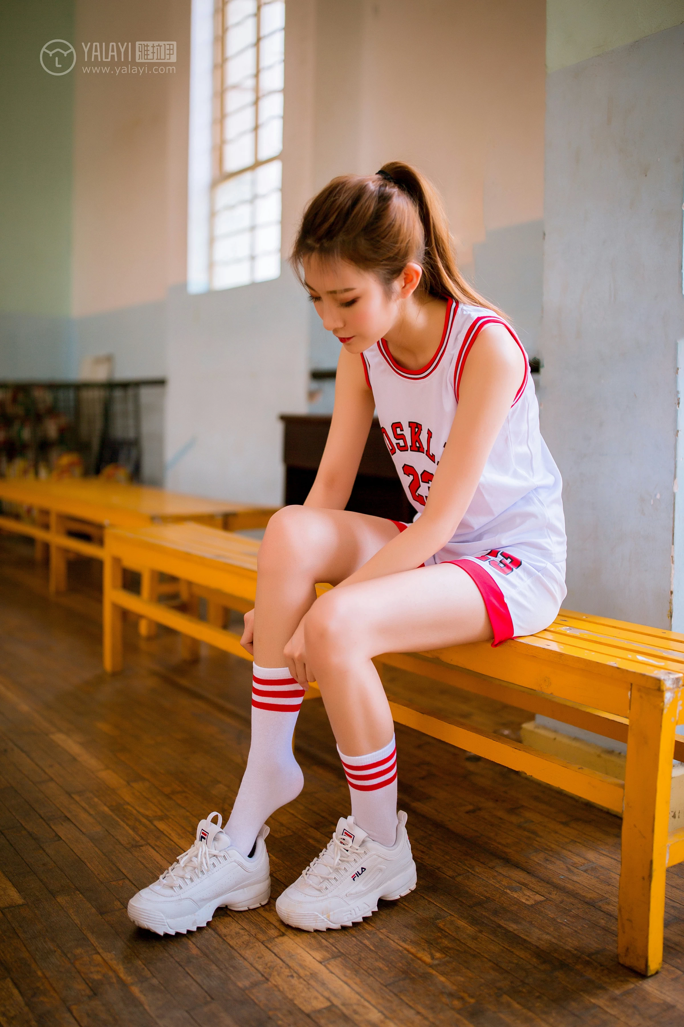 [YALAYI雅拉伊]NO.097 体育日 丸糯糯 白色运动背心加短裤性感私房写真集第1张