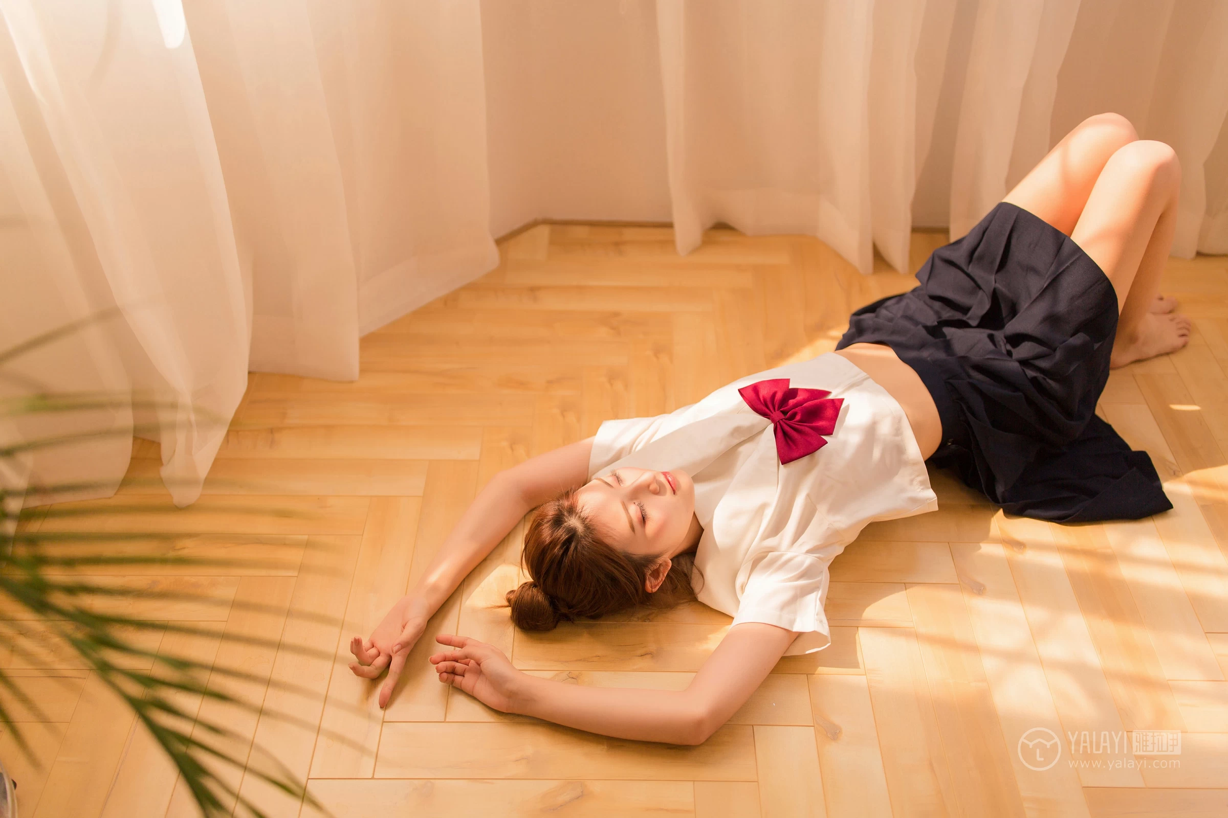 [YALAYI雅拉伊]NO.115 念念不忘 丸糯糯 高中女生制服与黑色短裙清纯私房写真集第14张