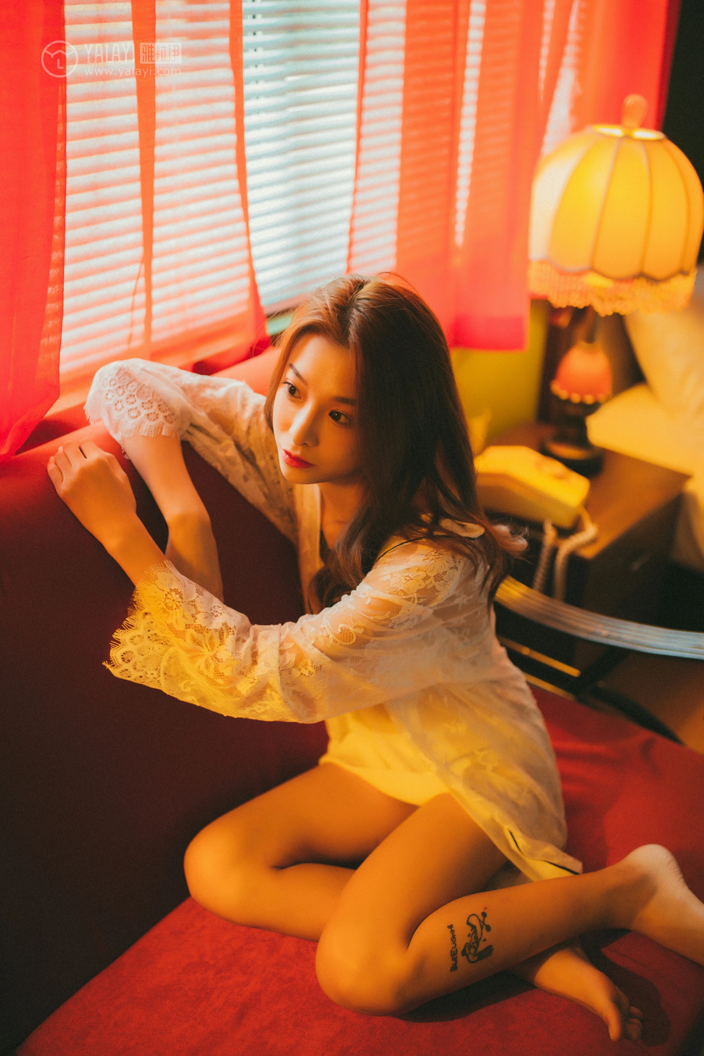 [YALAYI雅拉伊]NO.116 我在等你 倩微微 透视镂空睡衣加白色蕾丝情趣内衣性感私房写真集第2张