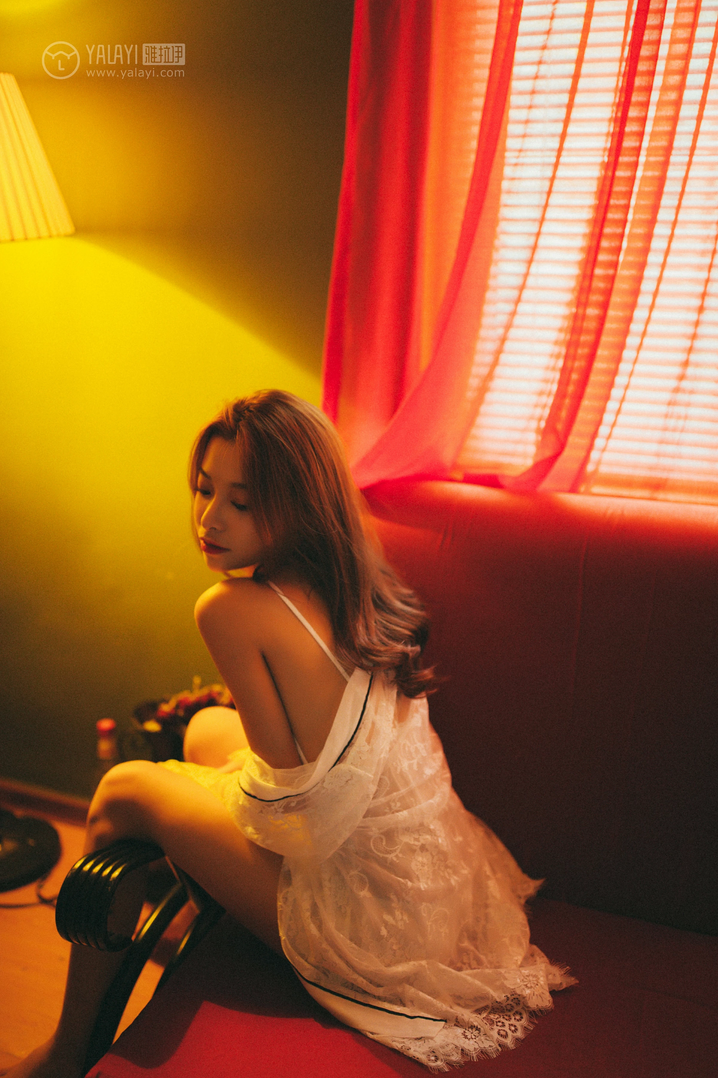 [YALAYI雅拉伊]NO.116 我在等你 倩微微 透视镂空睡衣加白色蕾丝情趣内衣性感私房写真集第3张