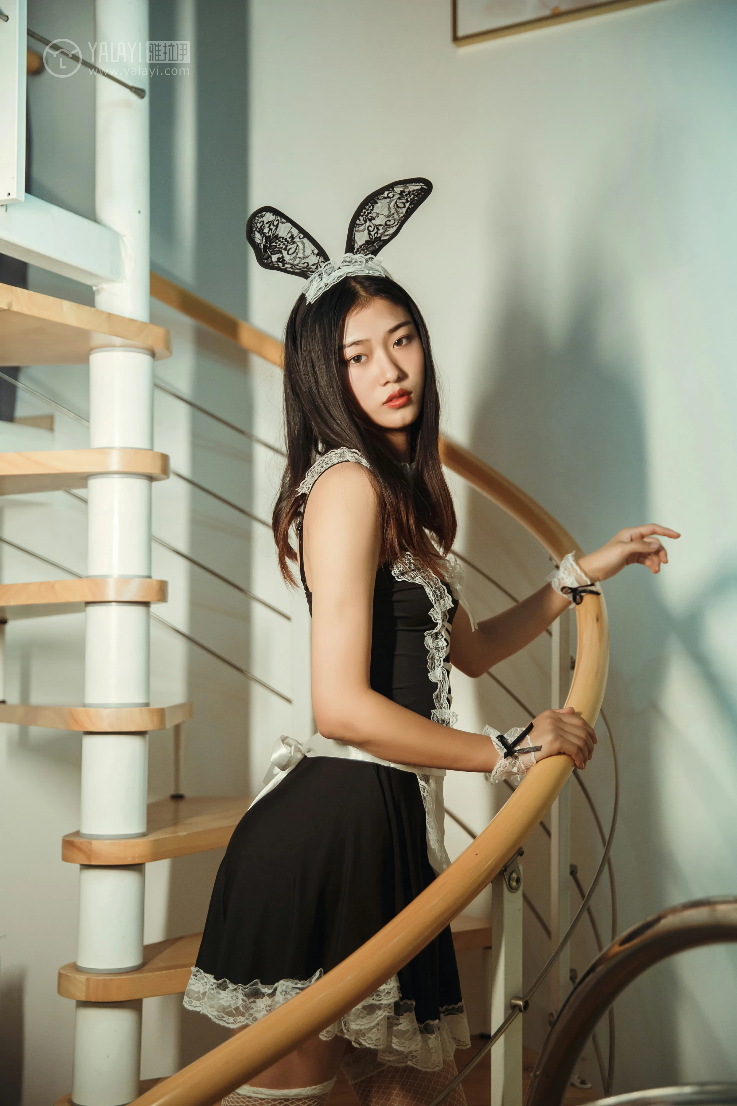 [YALAYI雅拉伊]NO.125 兔儿御姐 和风 性感女仆制服加白色情趣渔网袜私房写真集第1张