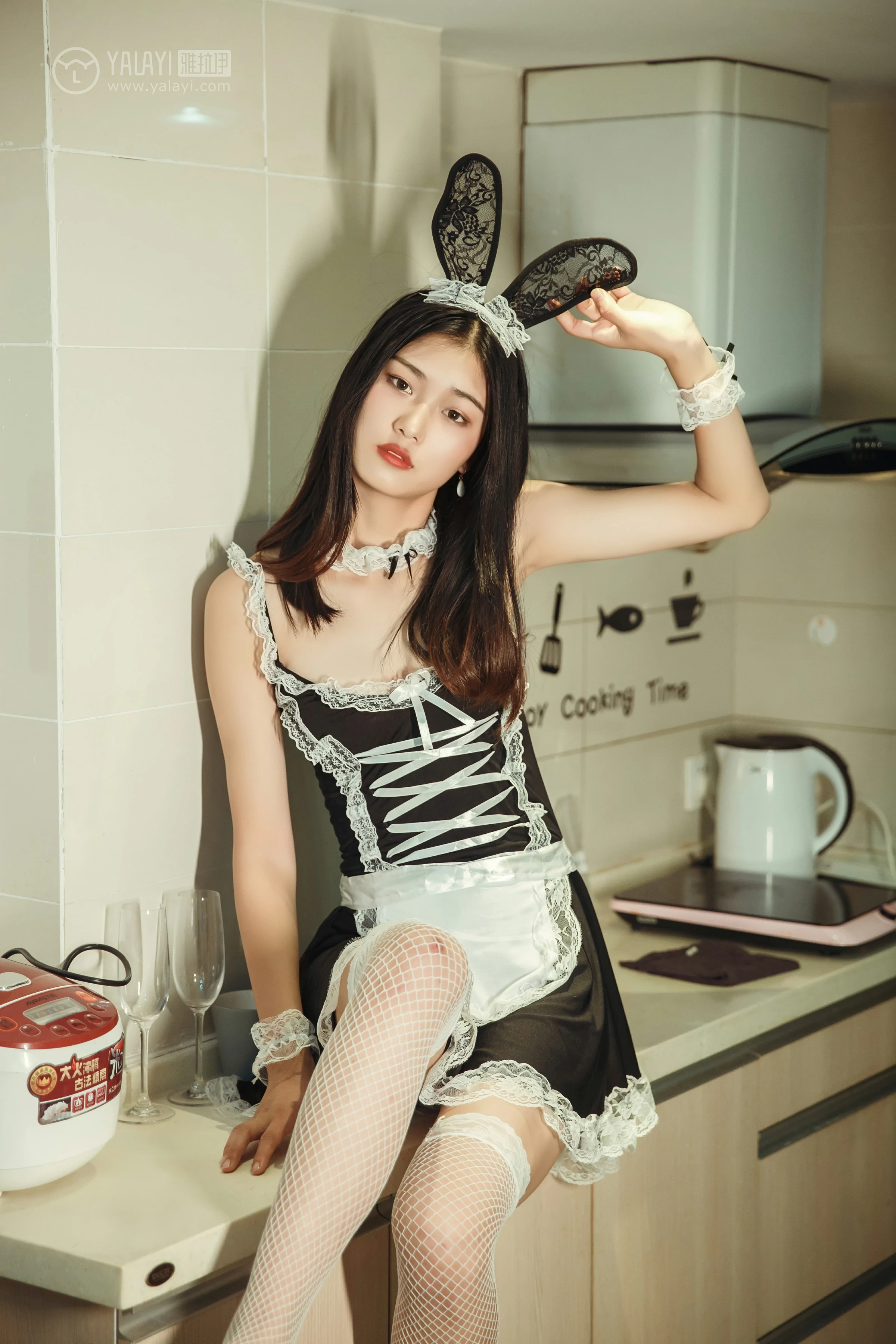 [YALAYI雅拉伊]NO.125 兔儿御姐 和风 性感女仆制服加白色情趣渔网袜私房写真集第13张