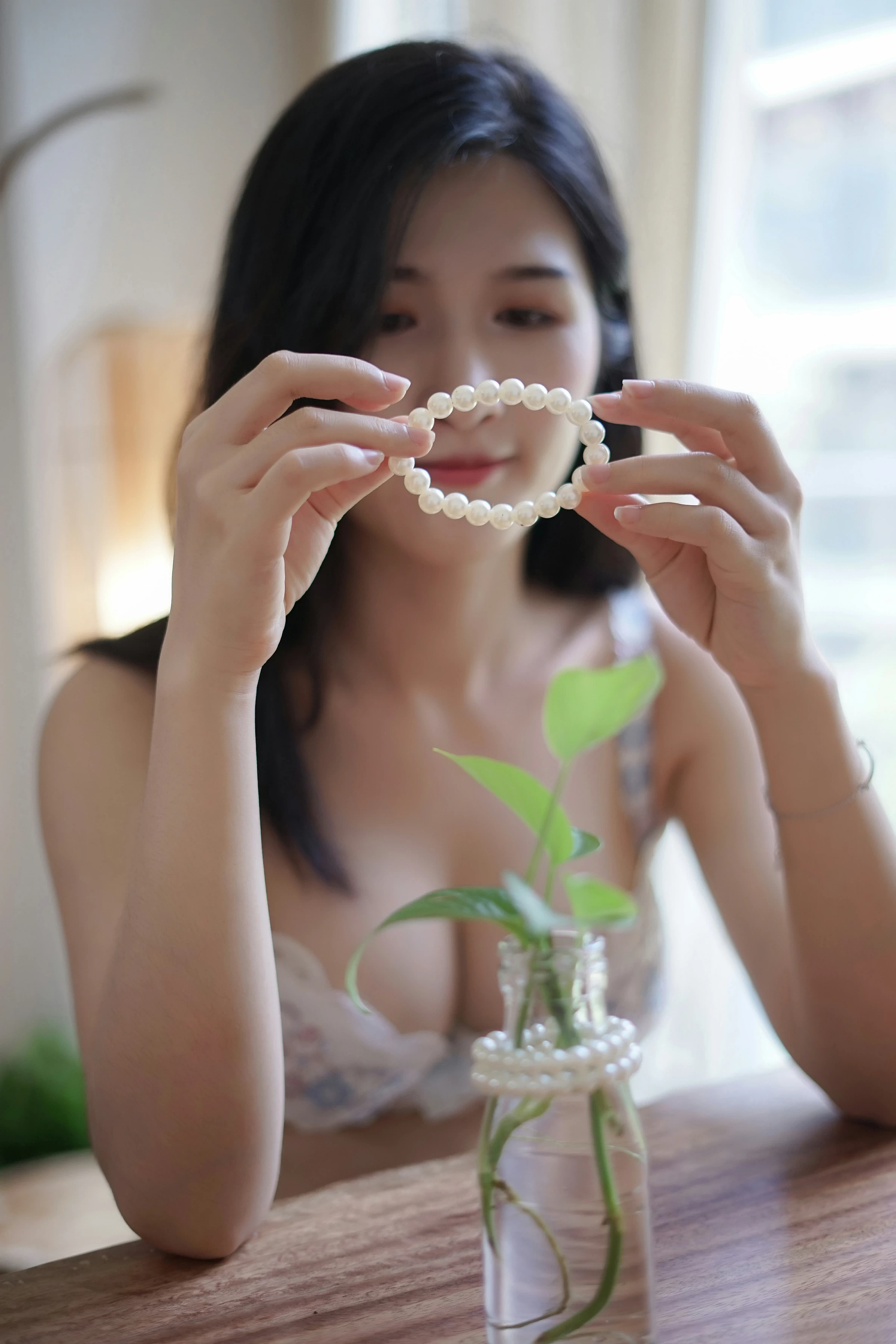 [YALAYI雅拉伊]NO.127 壹日 塔塔 白色吊带睡衣加蕾丝内衣性感私房写真集第8张