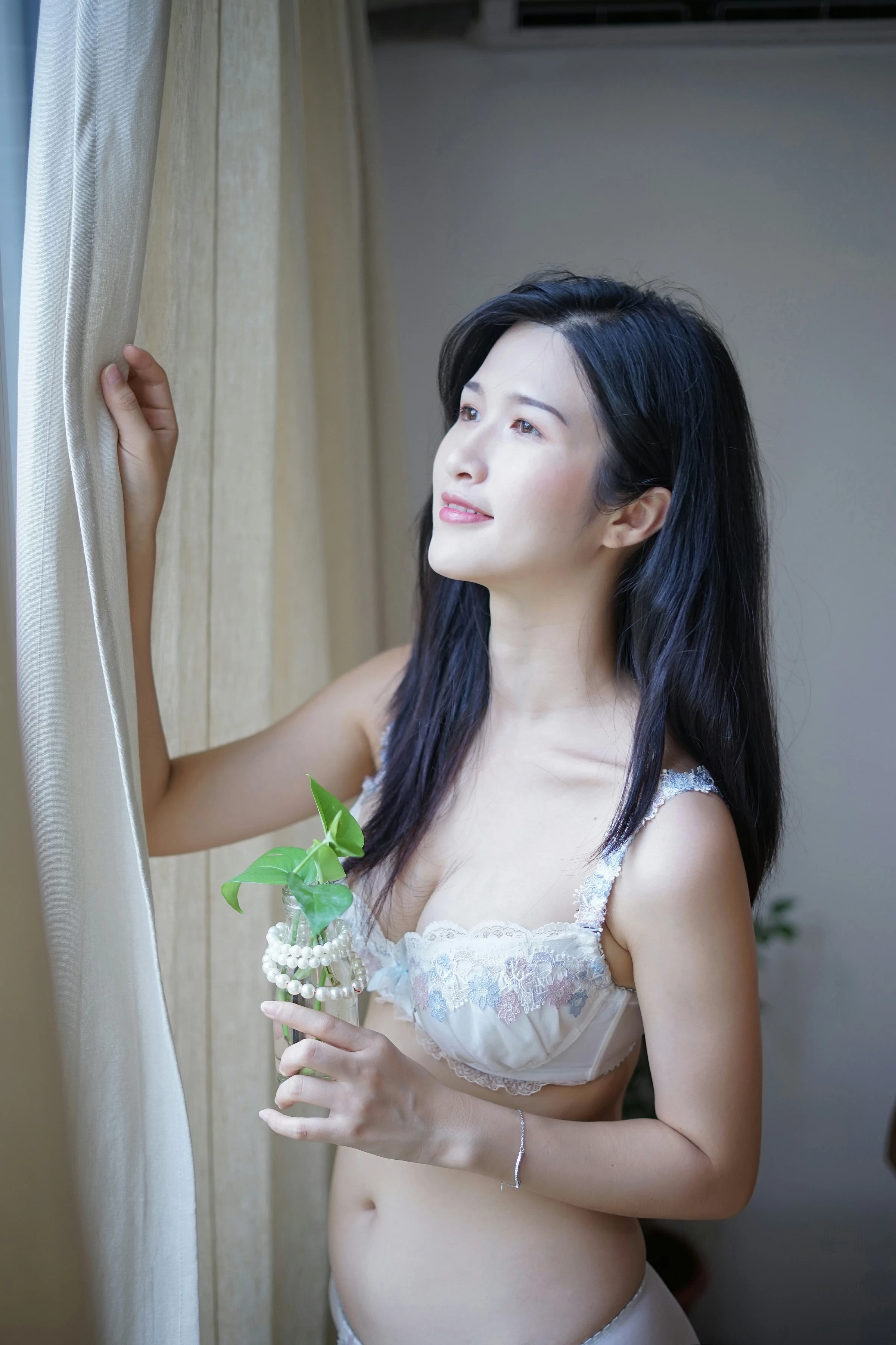 [YALAYI雅拉伊]NO.127 壹日 塔塔 白色吊带睡衣加蕾丝内衣性感私房写真集第8张