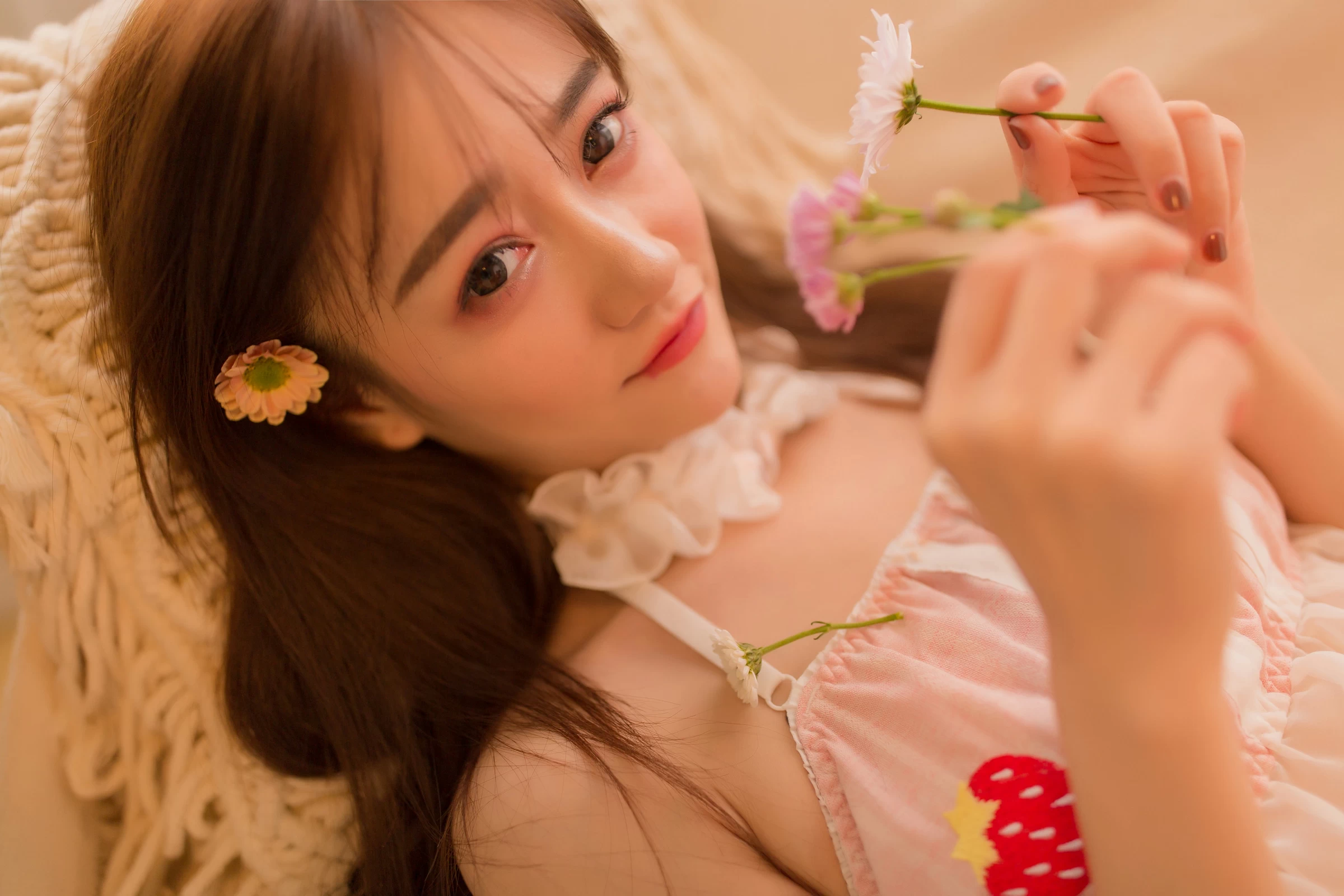 [YALAYI雅拉伊]NO.128 港女 李诗雨 粉色情趣睡衣与短裙加情趣内衣性感私房写真集第15张