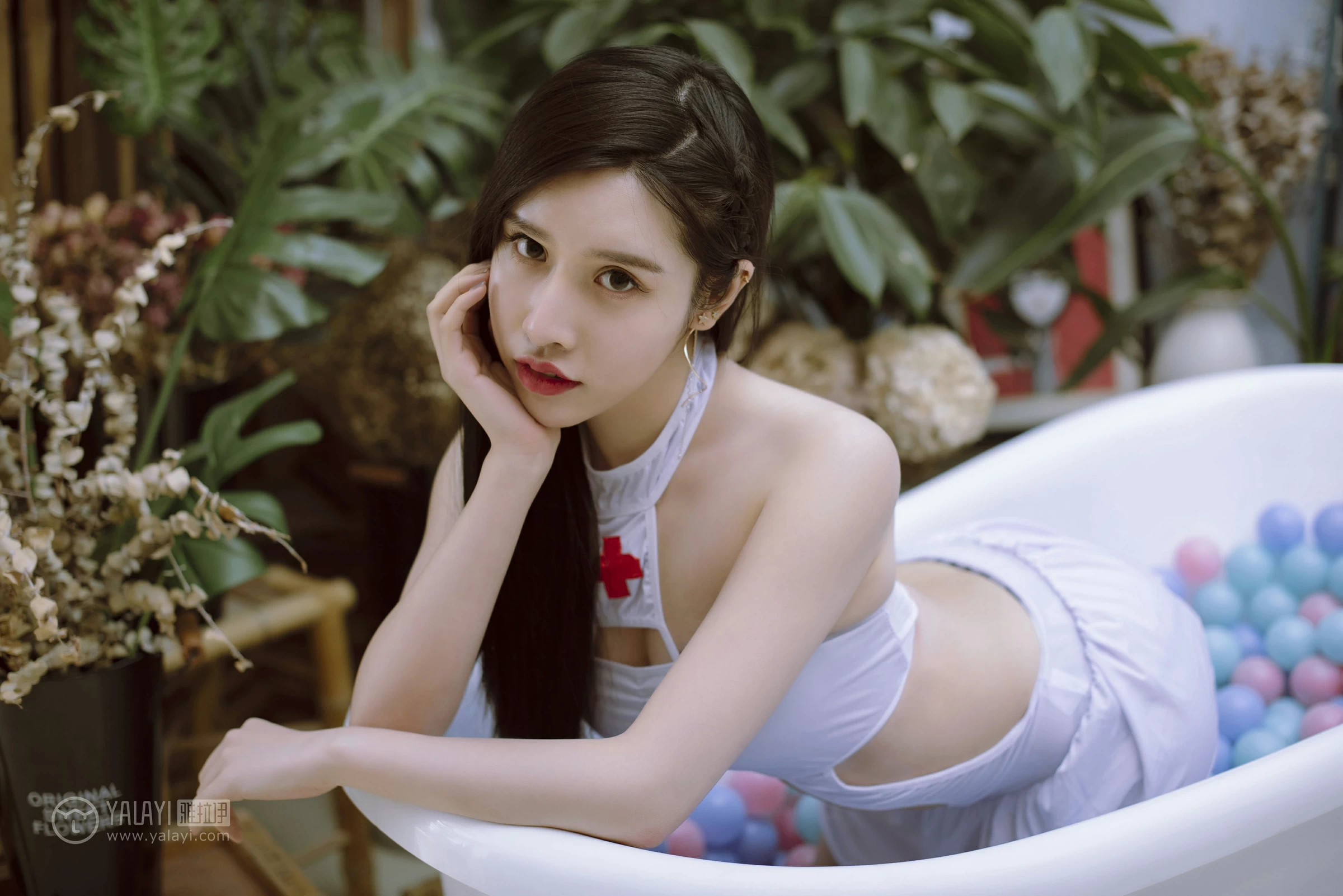 [YALAYI雅拉伊]NO.141 性感护士姐姐 颖莹 白色透视情趣制服内衣私房写真集第7张
