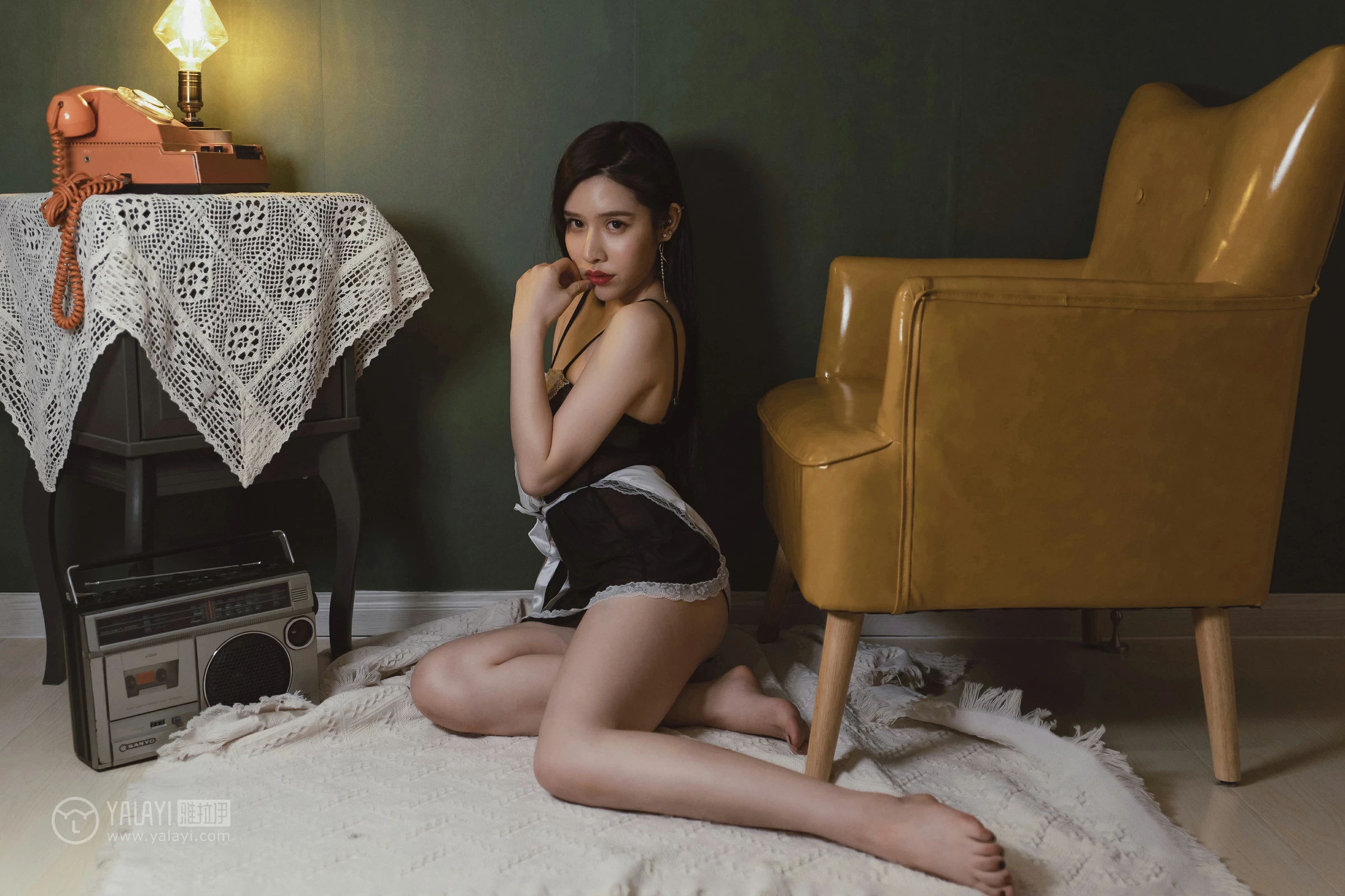 [YALAYI雅拉伊]NO.143 黑咖啡 颖莹 黑色吊带透视女仆制服裙性感私房写真集第3张