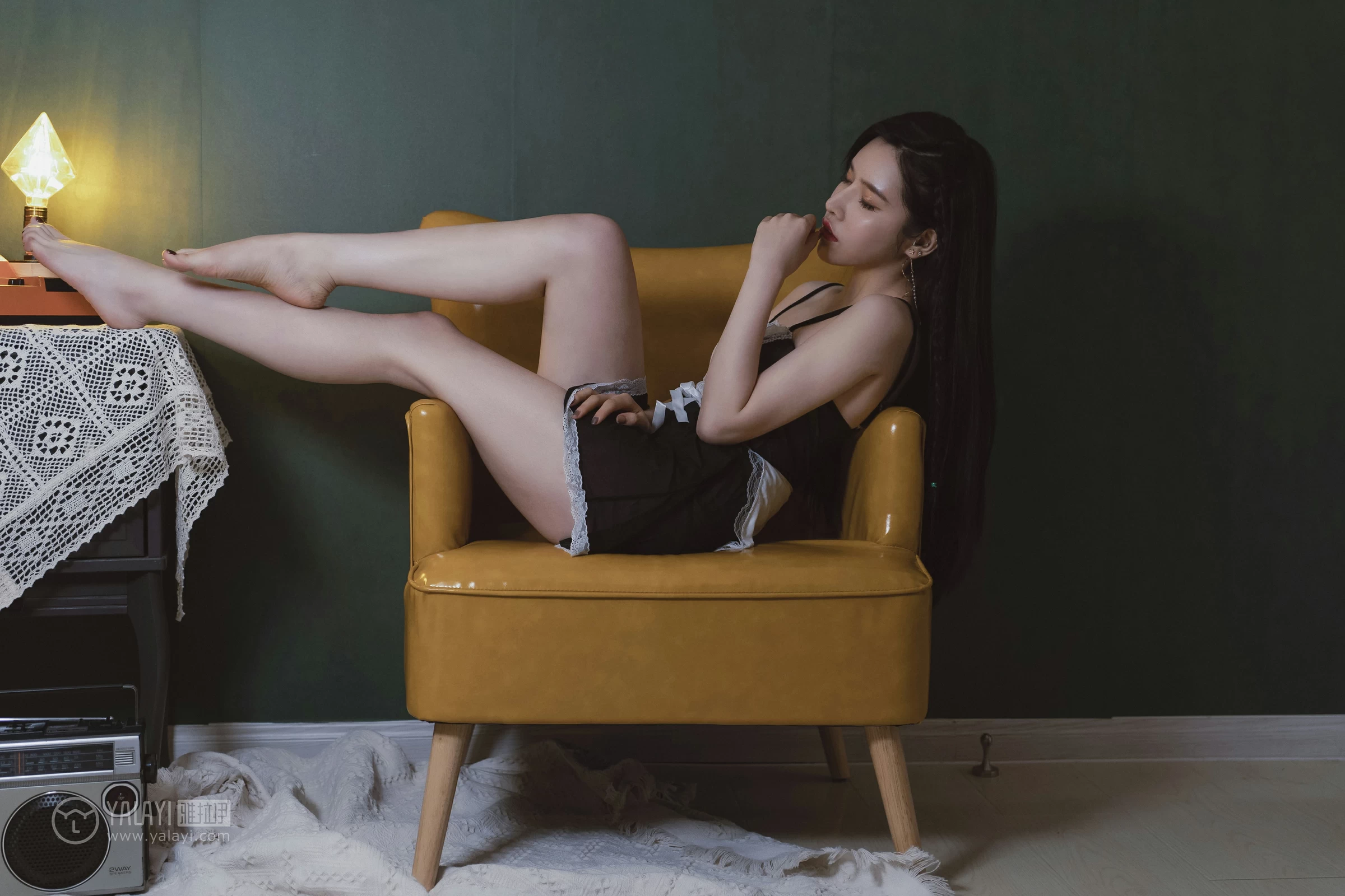 [YALAYI雅拉伊]NO.143 黑咖啡 颖莹 黑色吊带透视女仆制服裙性感私房写真集第8张