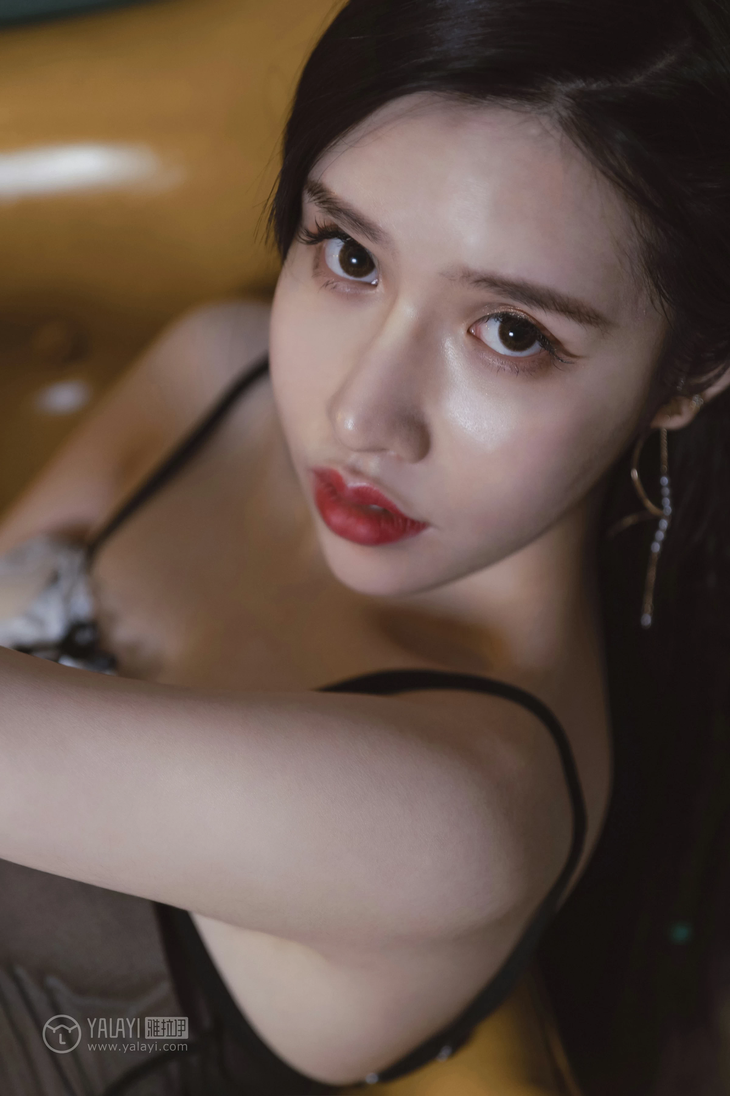 [YALAYI雅拉伊]NO.143 黑咖啡 颖莹 黑色吊带透视女仆制服裙性感私房写真集第9张