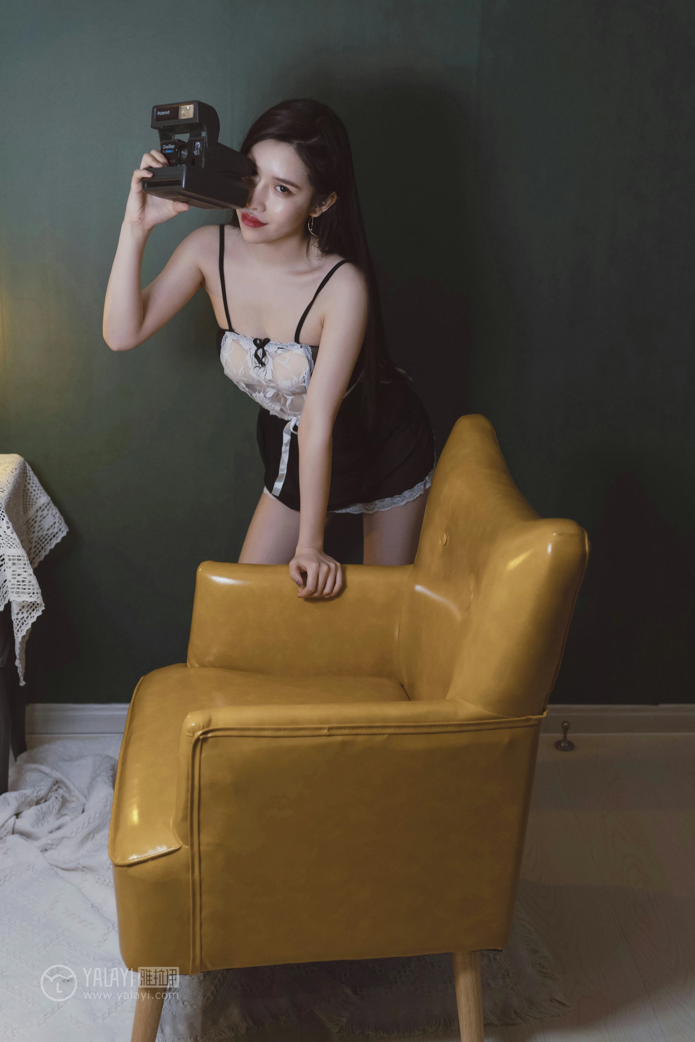 [YALAYI雅拉伊]NO.143 黑咖啡 颖莹 黑色吊带透视女仆制服裙性感私房写真集第13张