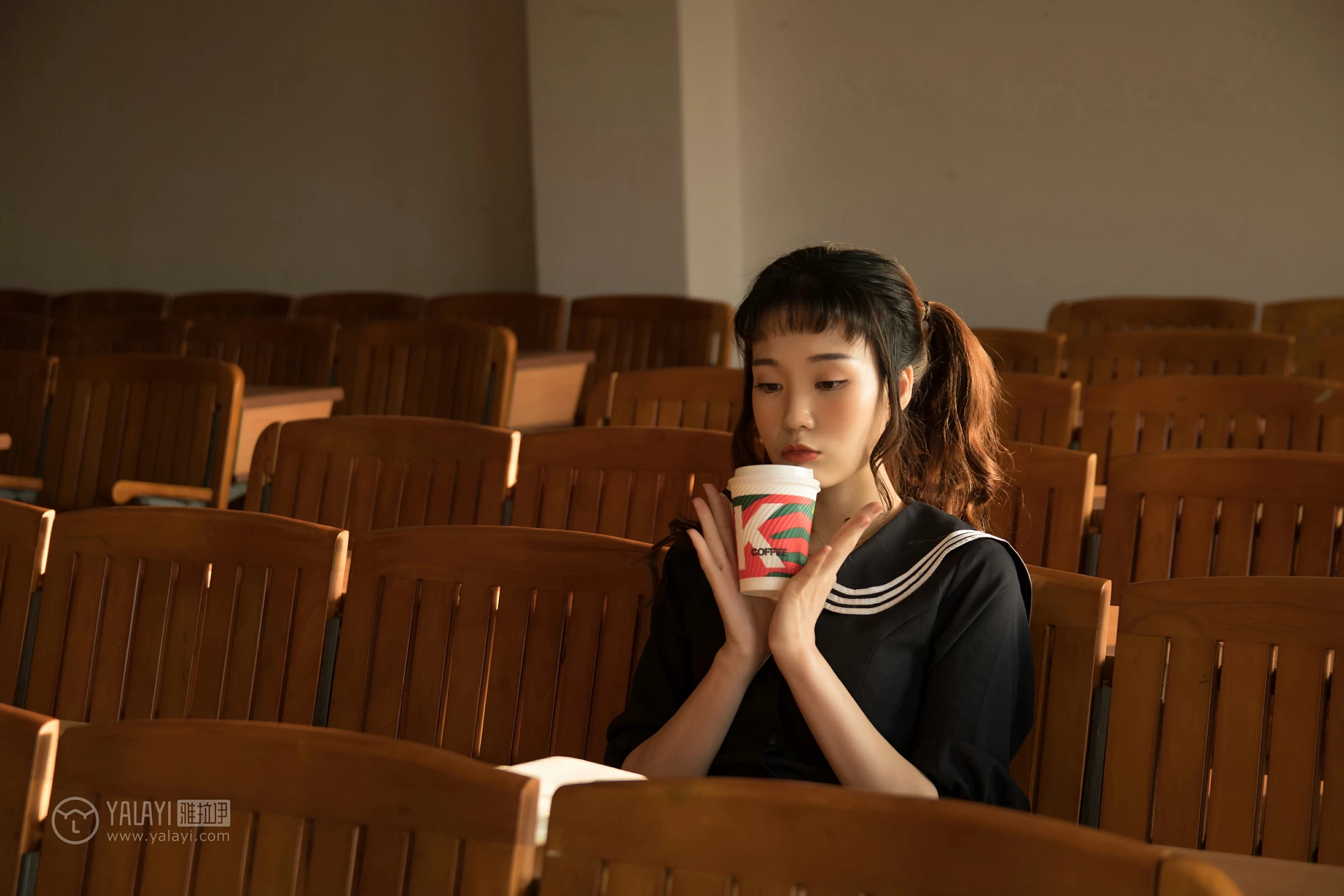 [YALAYI雅拉伊]NO.147 等 奥莉 黑色高中女生制服裙清纯可爱私房写真集第14张