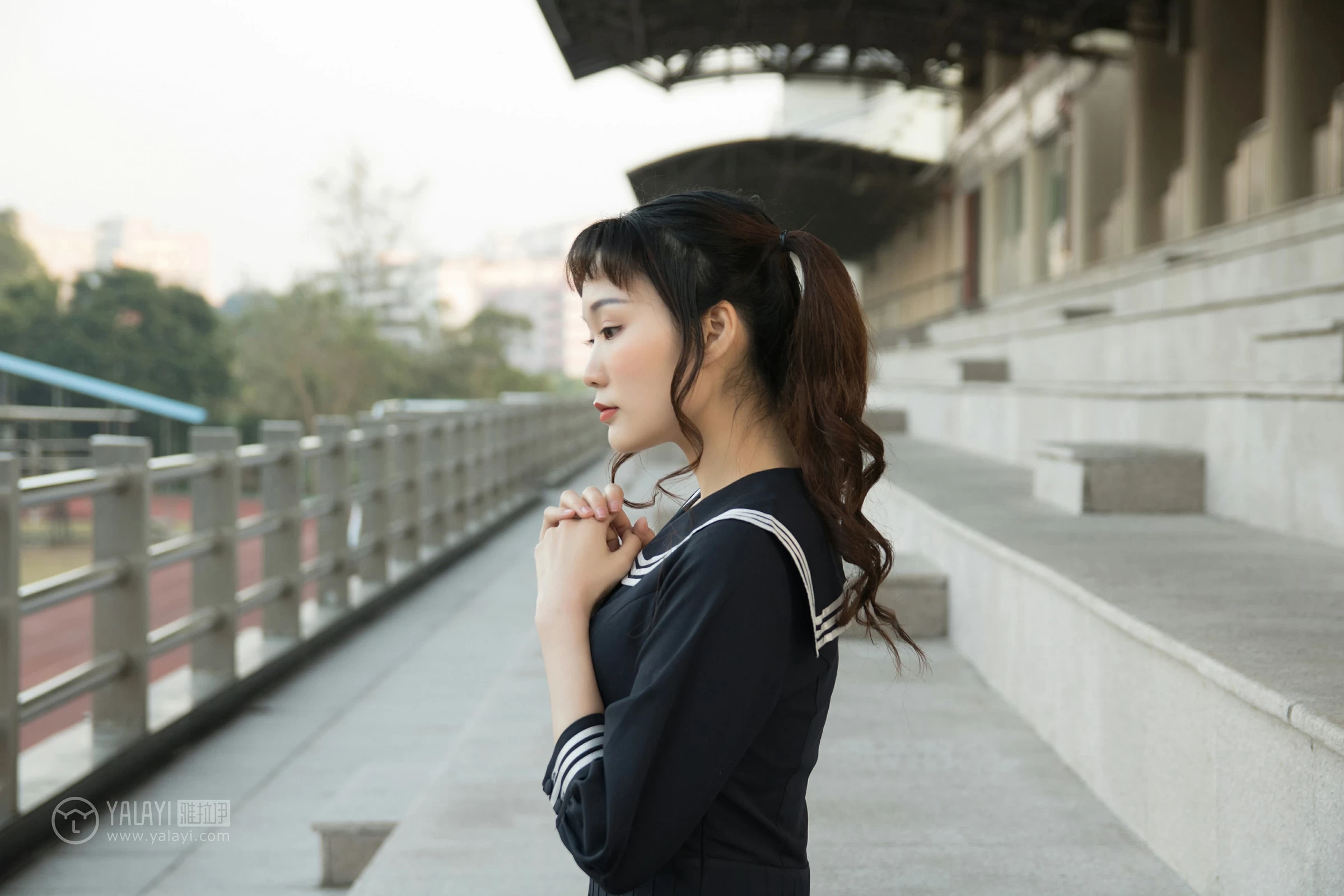 [YALAYI雅拉伊]NO.147 等 奥莉 黑色高中女生制服裙清纯可爱私房写真集第16张