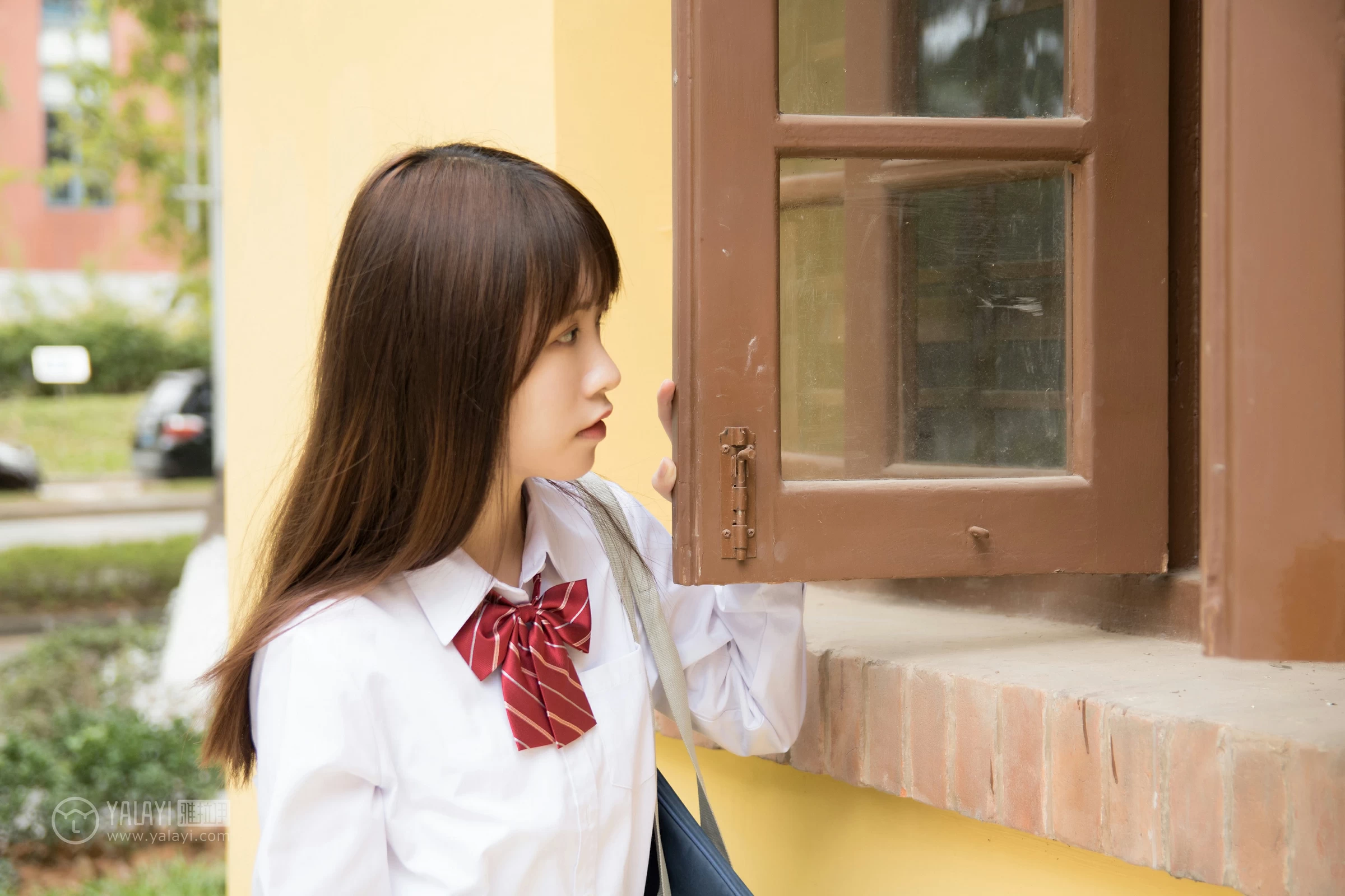 [YALAYI雅拉伊]NO.148 青春的梦 Toki 高中女生制服 白色衬衫加灰色短裙清纯可爱私房写真集第3张