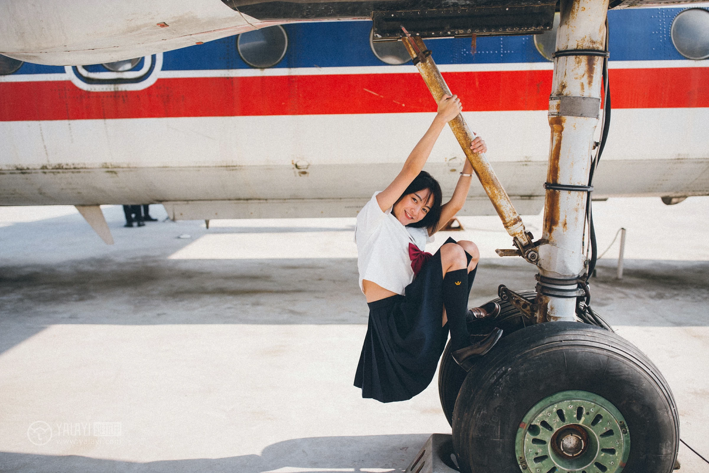 [YALAYI雅拉伊]NO.156 带我走带我飞 米粒米粒 高中女生制服与短裙私房写真集第6张