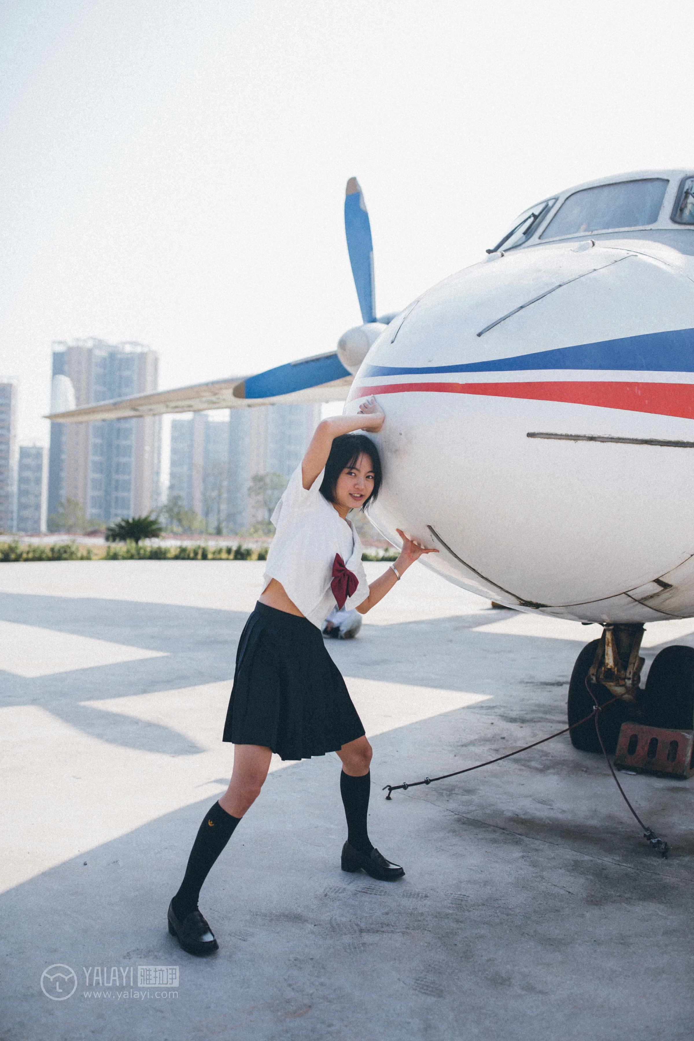 [YALAYI雅拉伊]NO.156 带我走带我飞 米粒米粒 高中女生制服与短裙私房写真集第9张