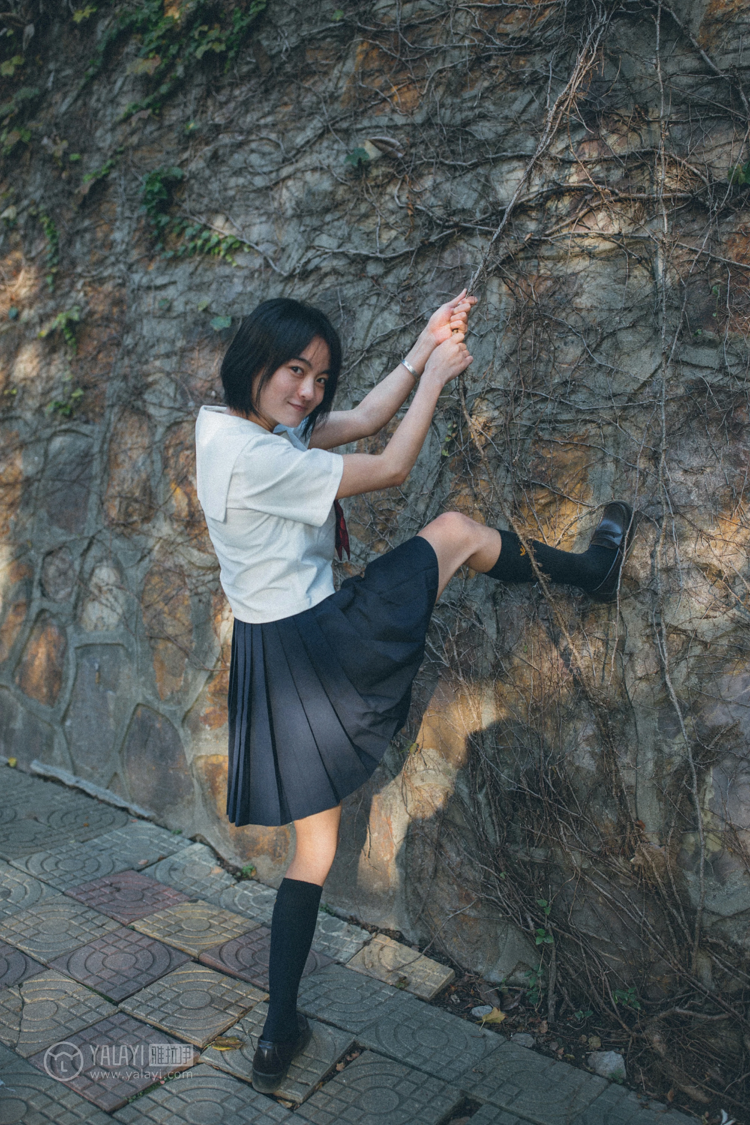 [YALAYI雅拉伊]NO.156 带我走带我飞 米粒米粒 高中女生制服与短裙私房写真集第18张
