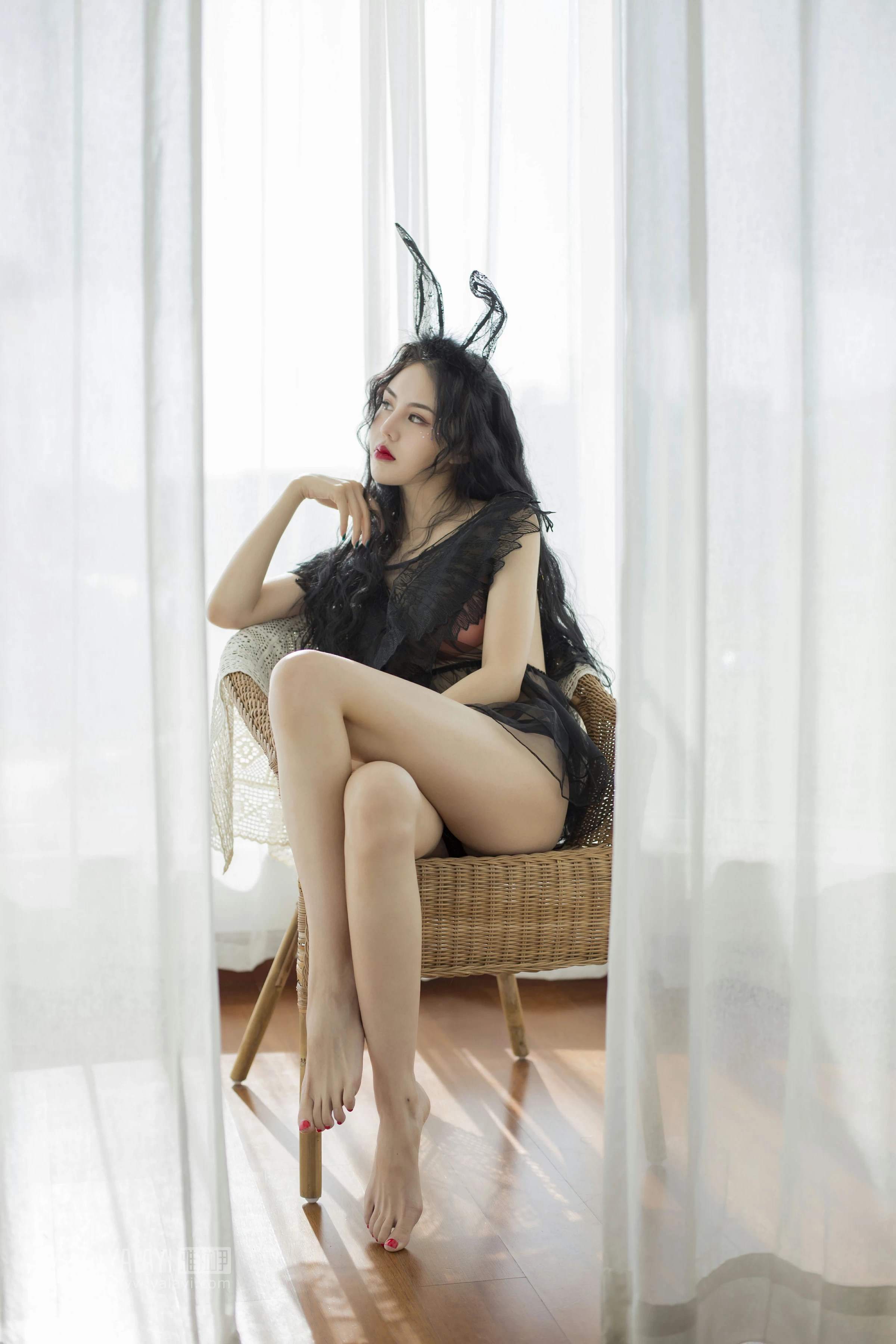 [YALAYI雅拉伊]NO.157 童话 凉儿 黑色透视情趣睡衣裙性感私房写真集第2张