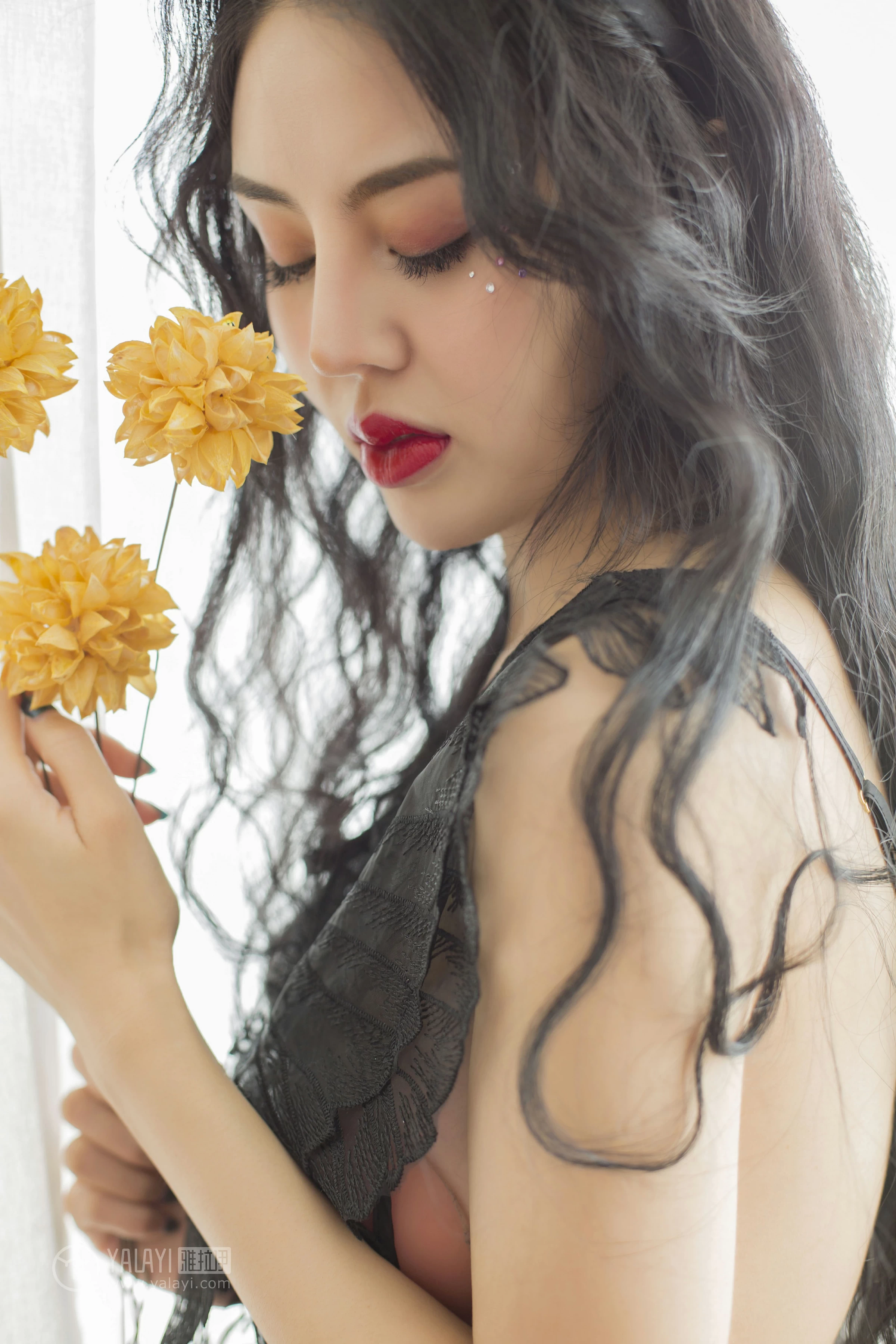[YALAYI雅拉伊]NO.157 童话 凉儿 黑色透视情趣睡衣裙性感私房写真集第7张
