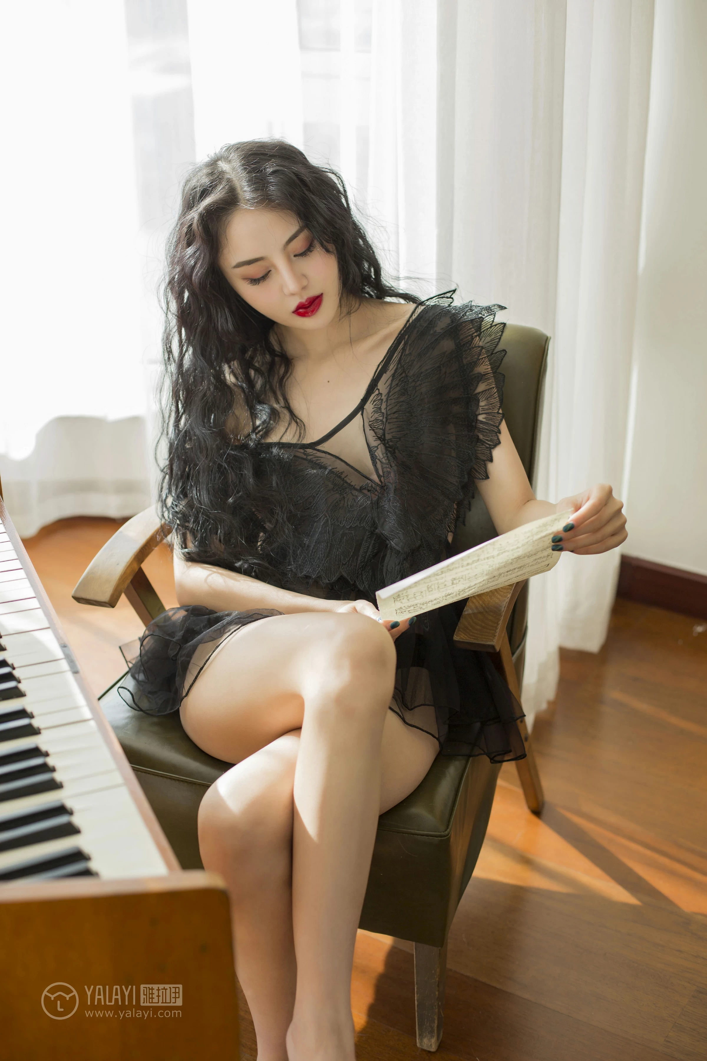 [YALAYI雅拉伊]NO.157 童话 凉儿 黑色透视情趣睡衣裙性感私房写真集第10张