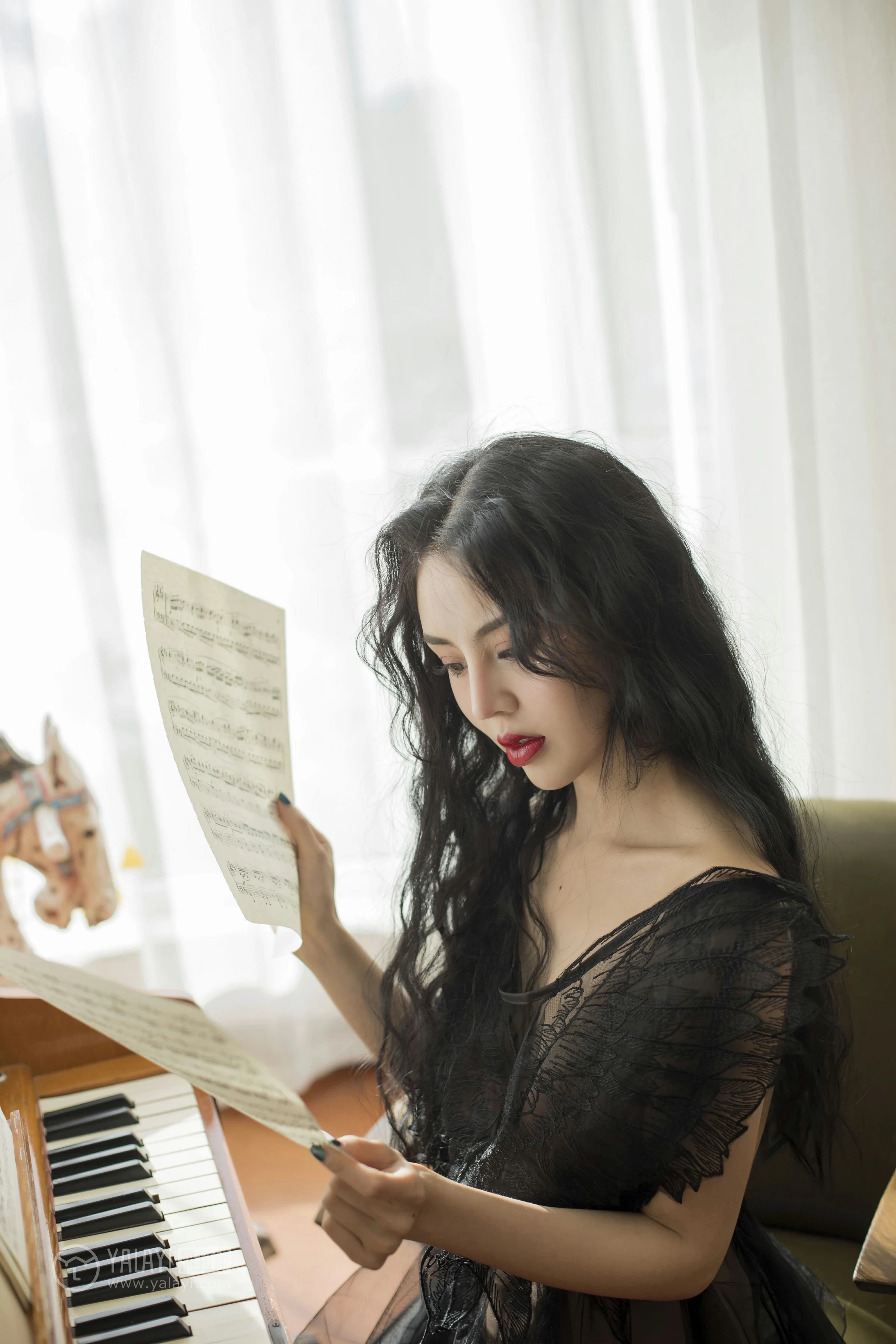 [YALAYI雅拉伊]NO.157 童话 凉儿 黑色透视情趣睡衣裙性感私房写真集第21张