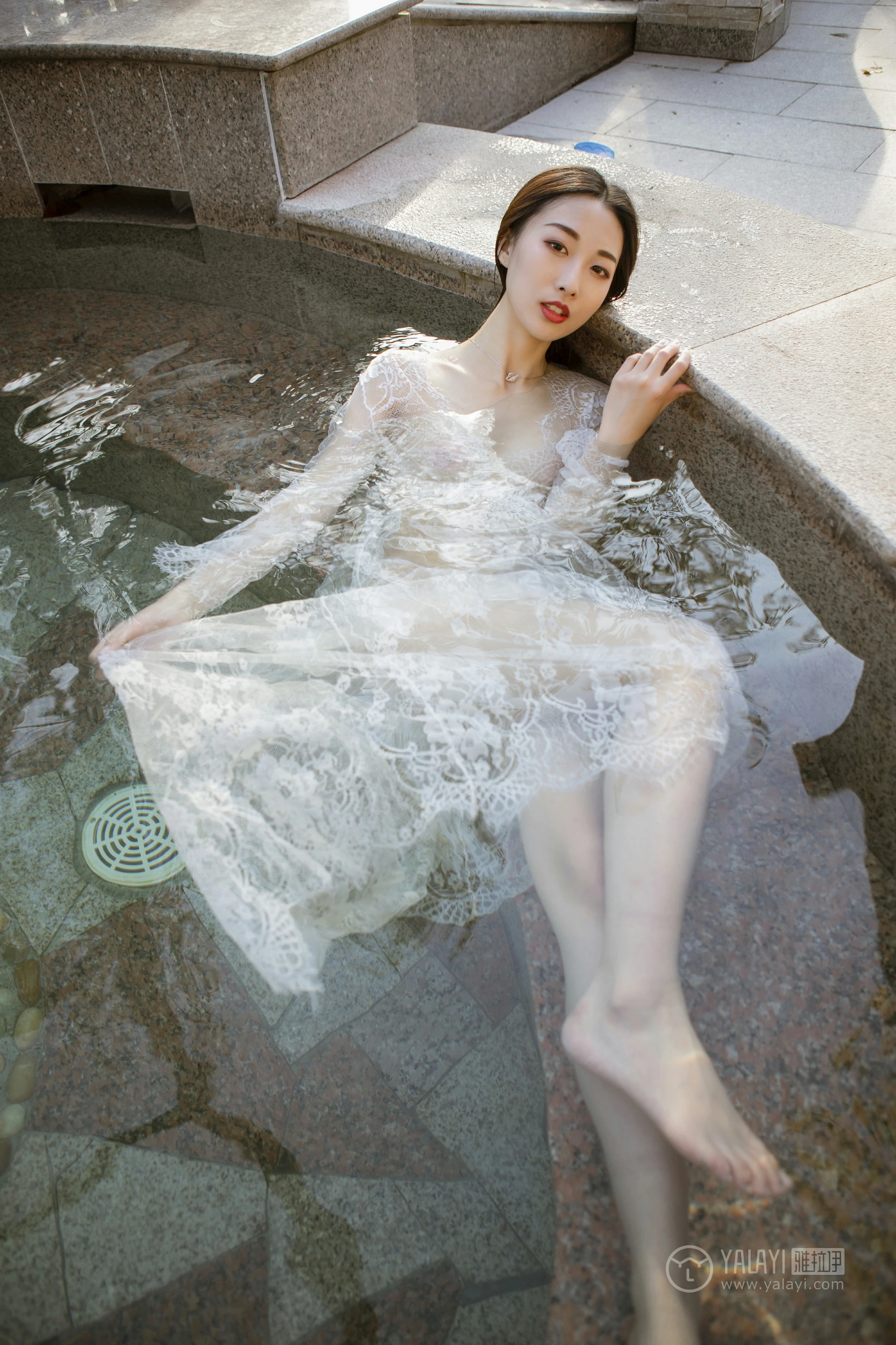 [YALAYI雅拉伊]NO.161 隐隐的柔情 佳佳 白色透视镂空连衣裙性感私房写真集第6张