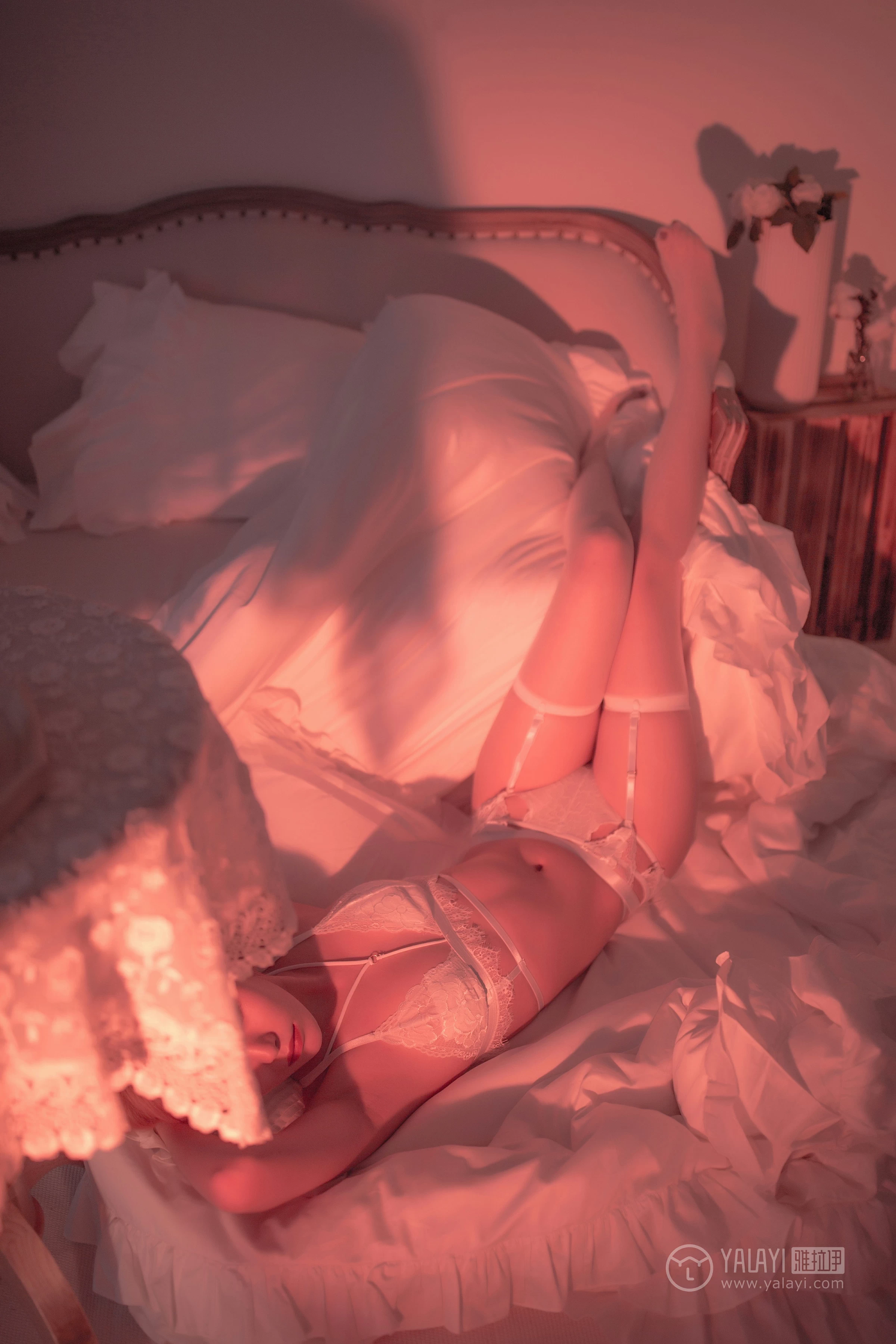 [YALAYI雅拉伊]NO.162 轻奢主义 静静 白色蕾丝情趣内衣加白色丝袜美腿性感私房写真集第15张