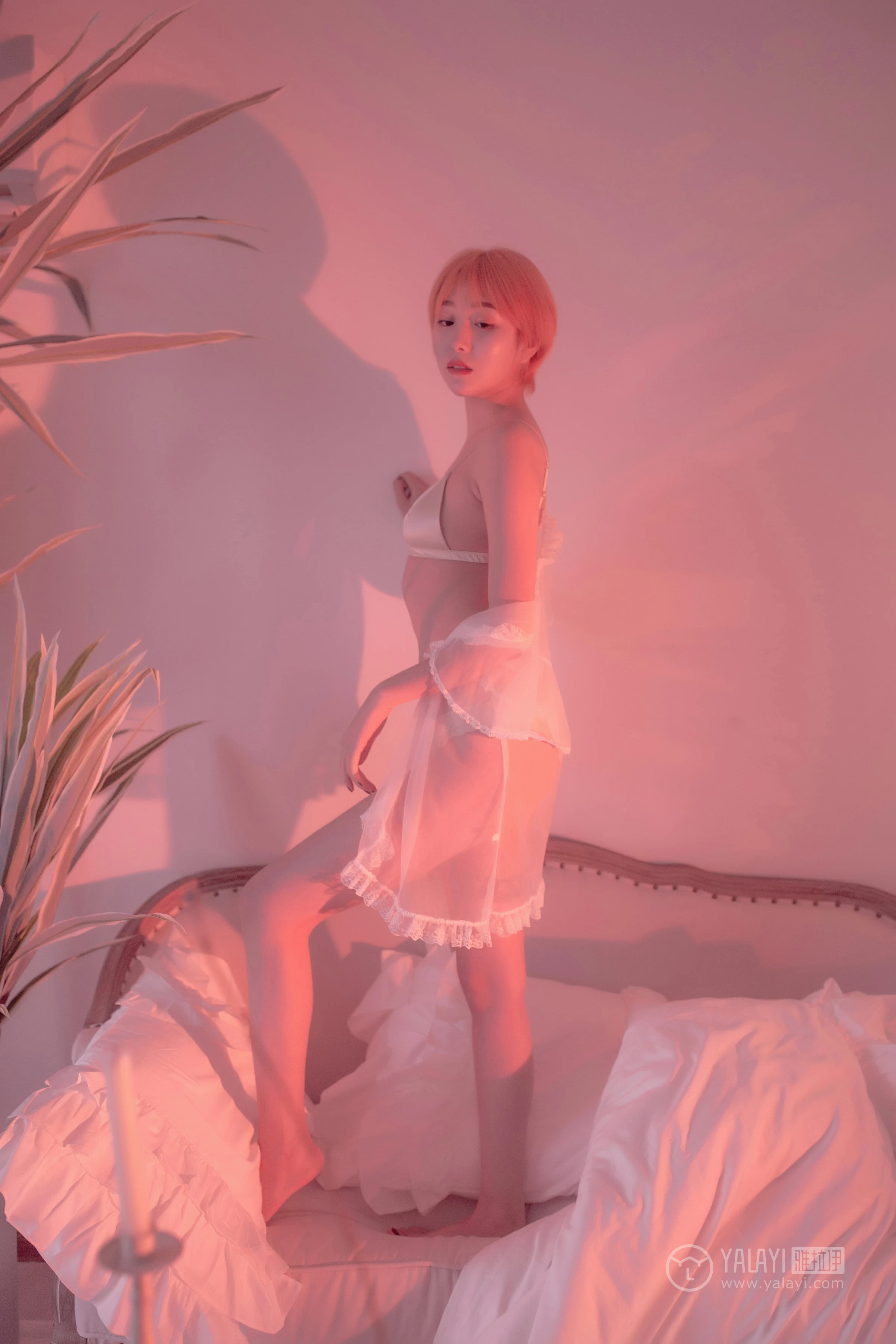 [YALAYI雅拉伊]NO.162 轻奢主义 静静 白色蕾丝情趣内衣加白色丝袜美腿性感私房写真集第18张