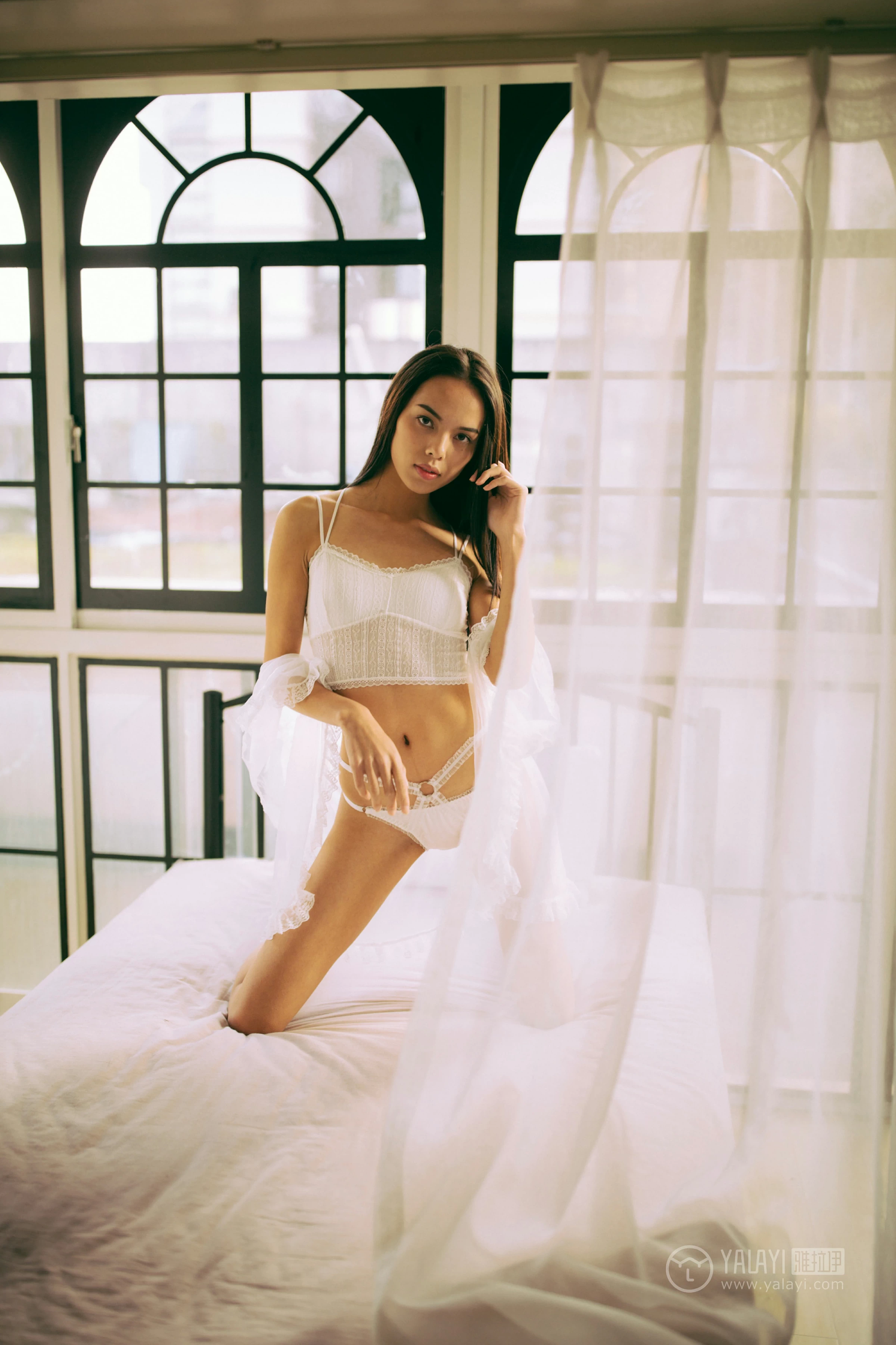 [YALAYI雅拉伊]No.166 异国风情 Regina 白色透视睡衣加蕾丝内衣性感私房写真集第2张