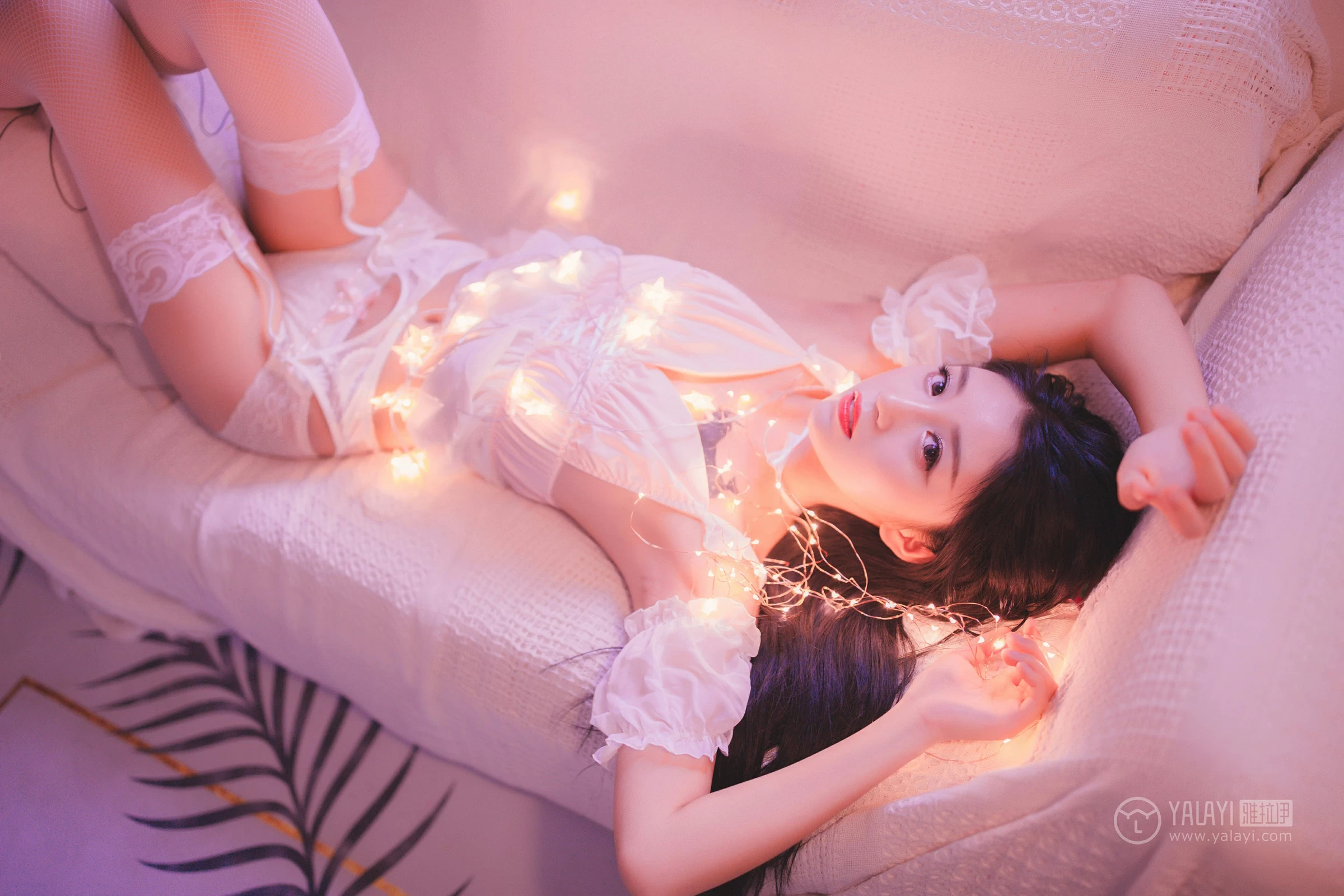 [YALAYI雅拉伊]No.170 花非花 林林子酱 白色透视情趣内衣加白色丝袜美腿性感私房写真集第5张