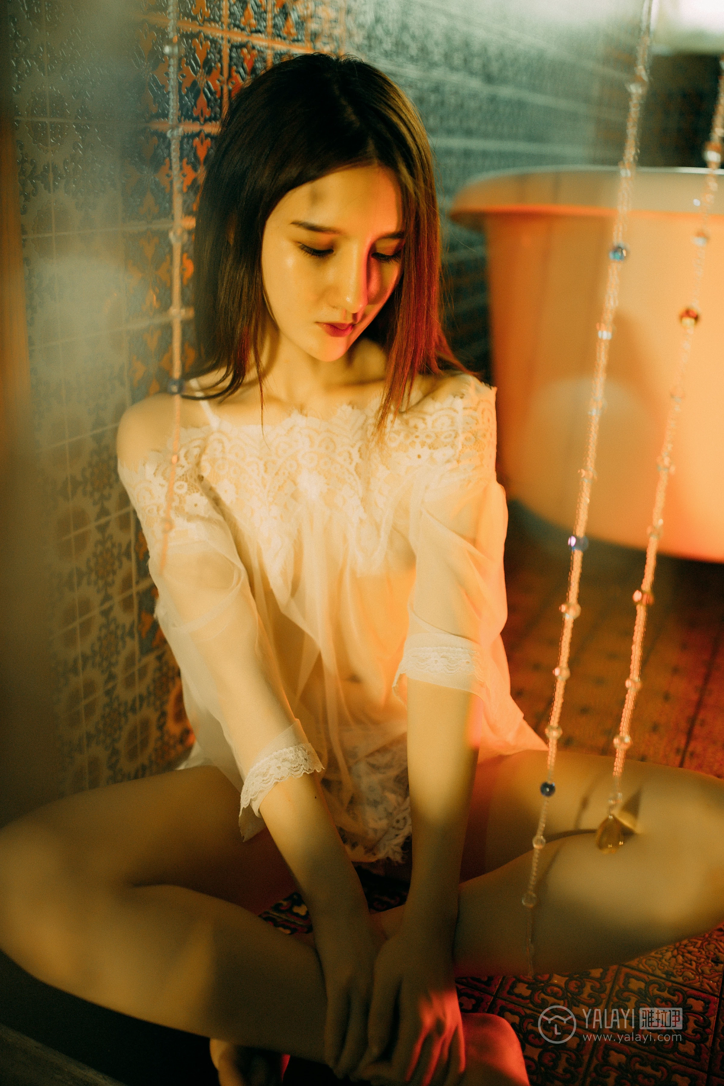 [YALAYI雅拉伊]No.171 玫瑰 刘潇潇 白色透视上衣与粉色吊带情趣内衣性感私房写真集第13张