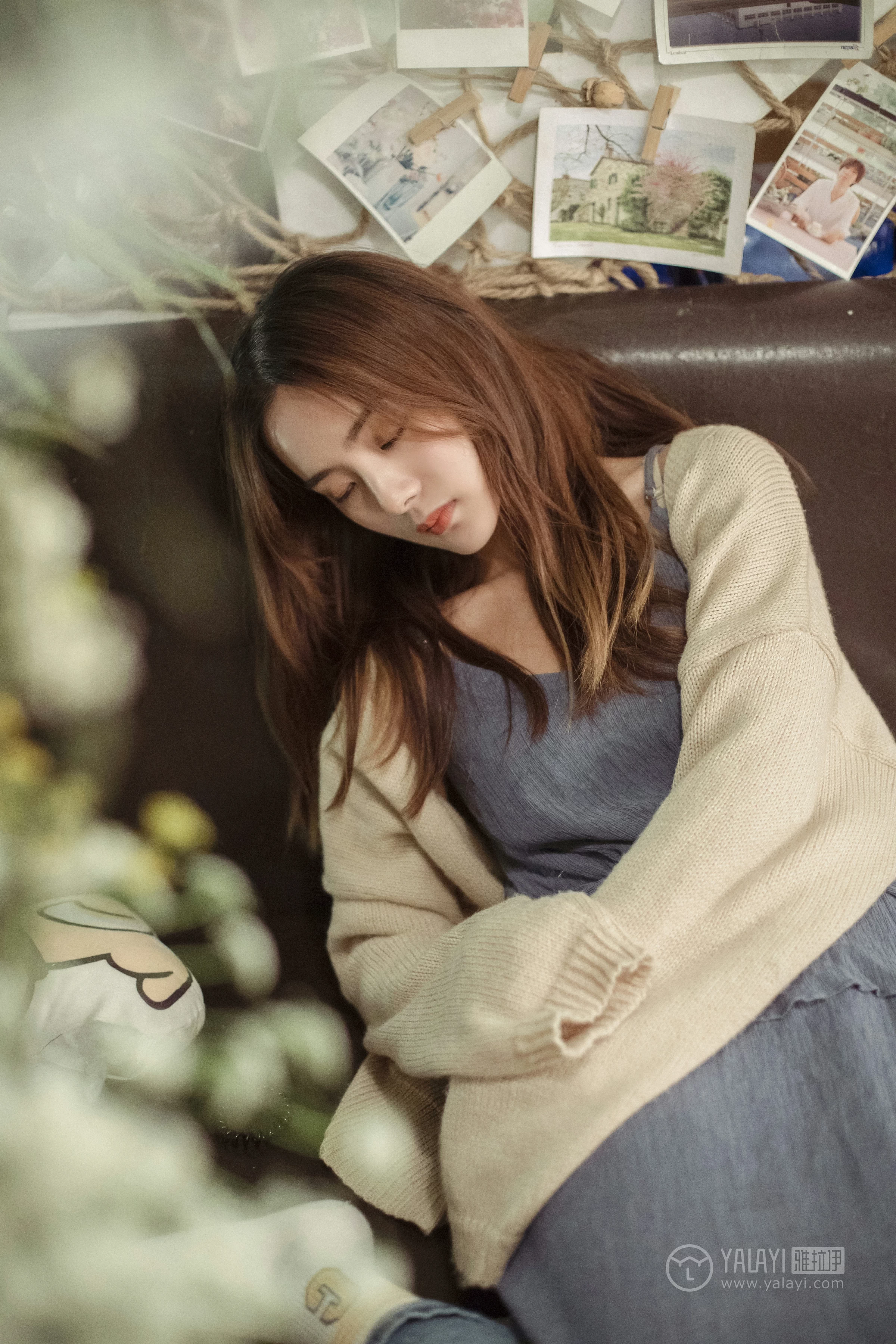 [YALAYI雅拉伊]No.175 不如和我虚度时光 白日梦 米色外套加灰色吊带连衣裙性感私房写真集第6张